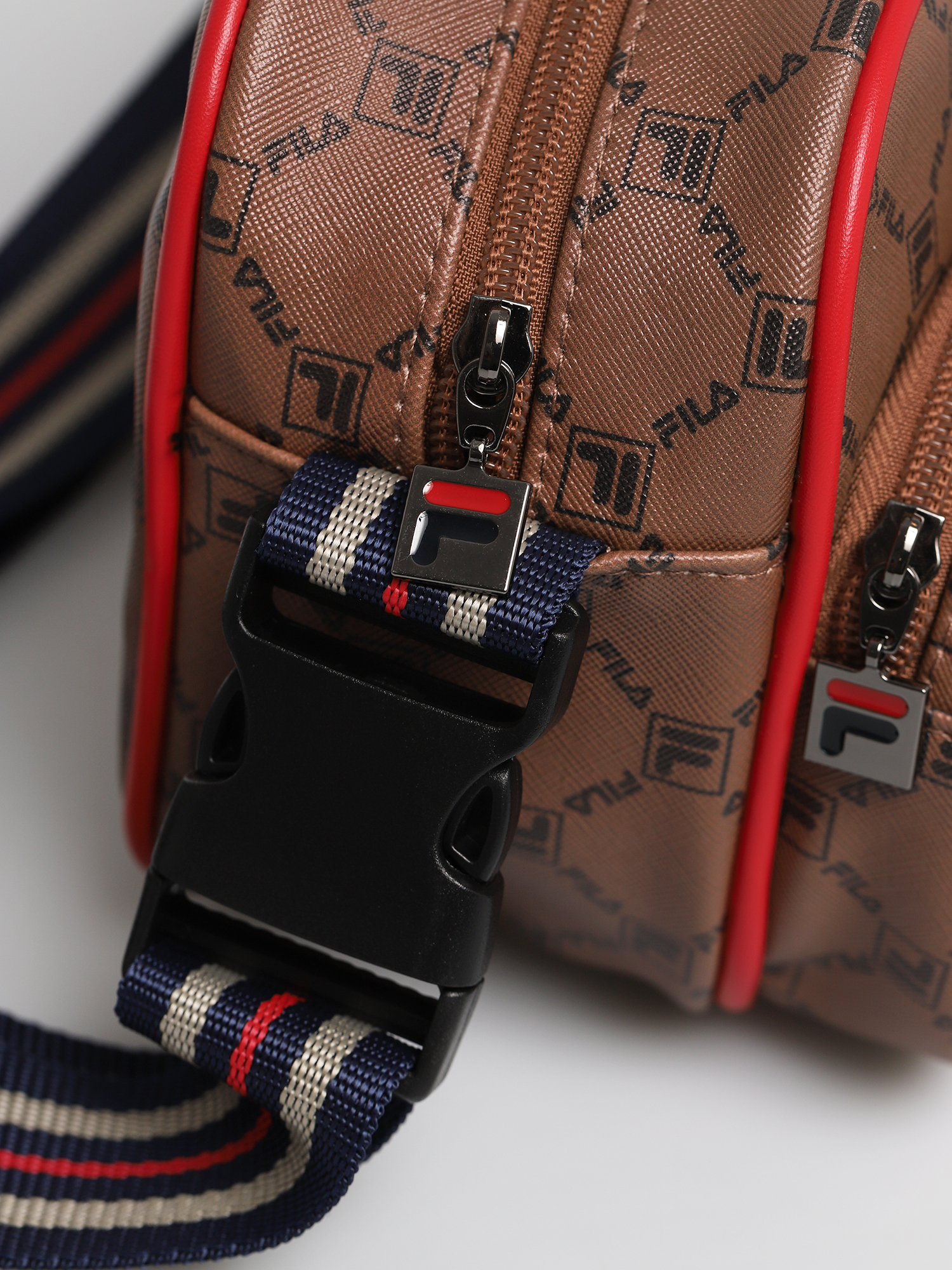 Сумка через плече Fila Torba Shoulder Bag New Twist (allover thrush coffee bean)