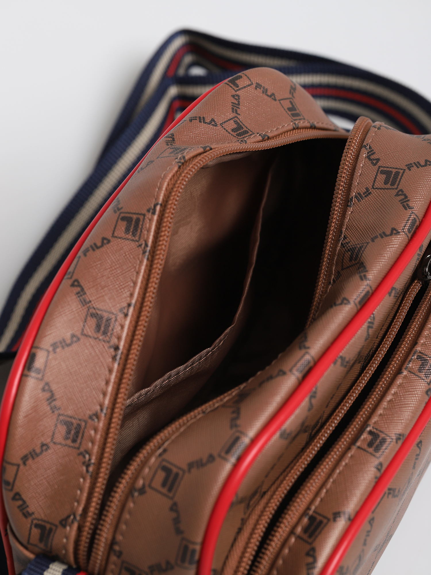 Сумка через плече Fila Torba Shoulder Bag New Twist (allover thrush coffee bean)