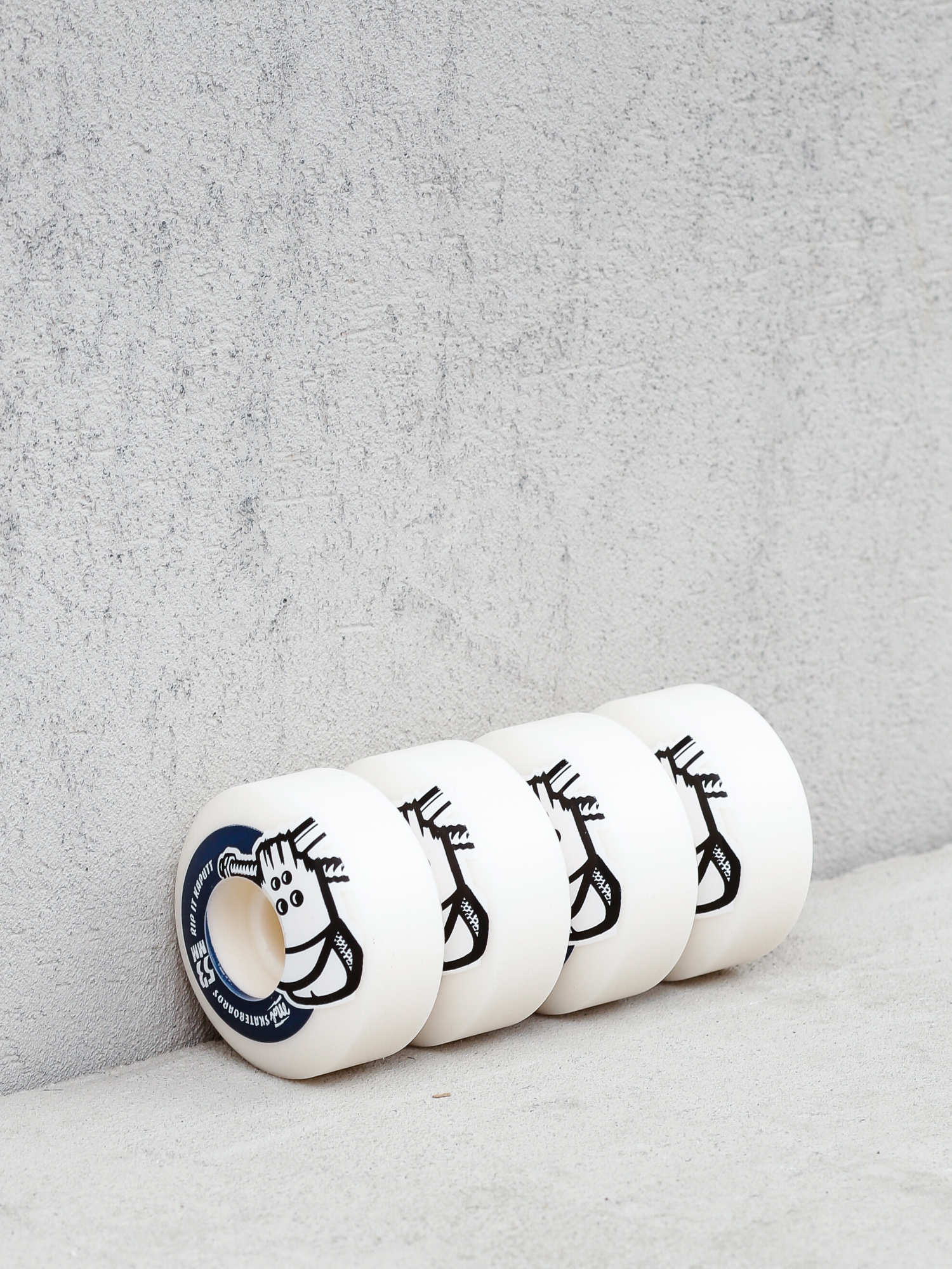 Колеса Mob Skateboards Skull (white/navy)