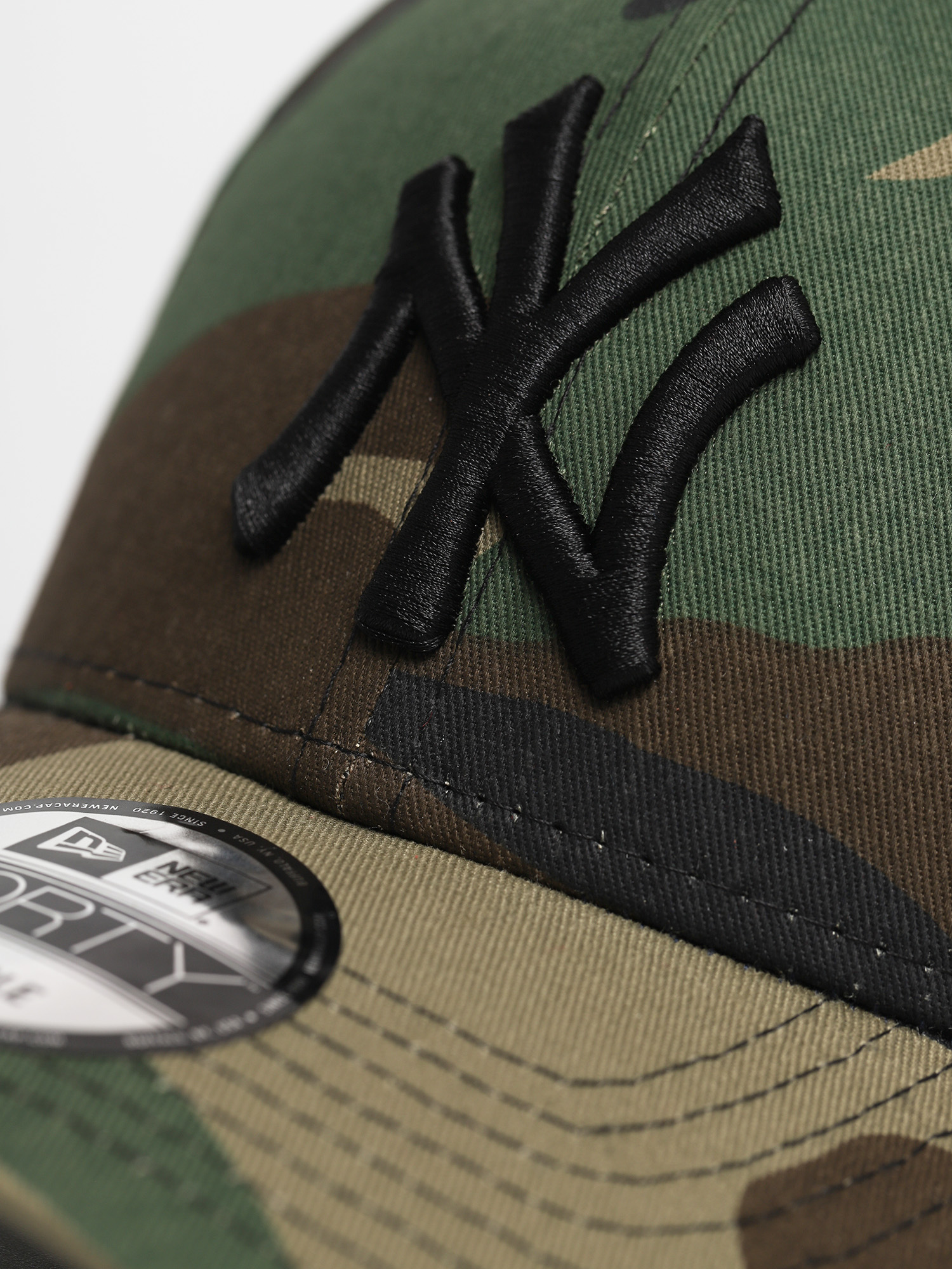 Кепка New Era League Essential New York Yankees ZD (woodland camo)