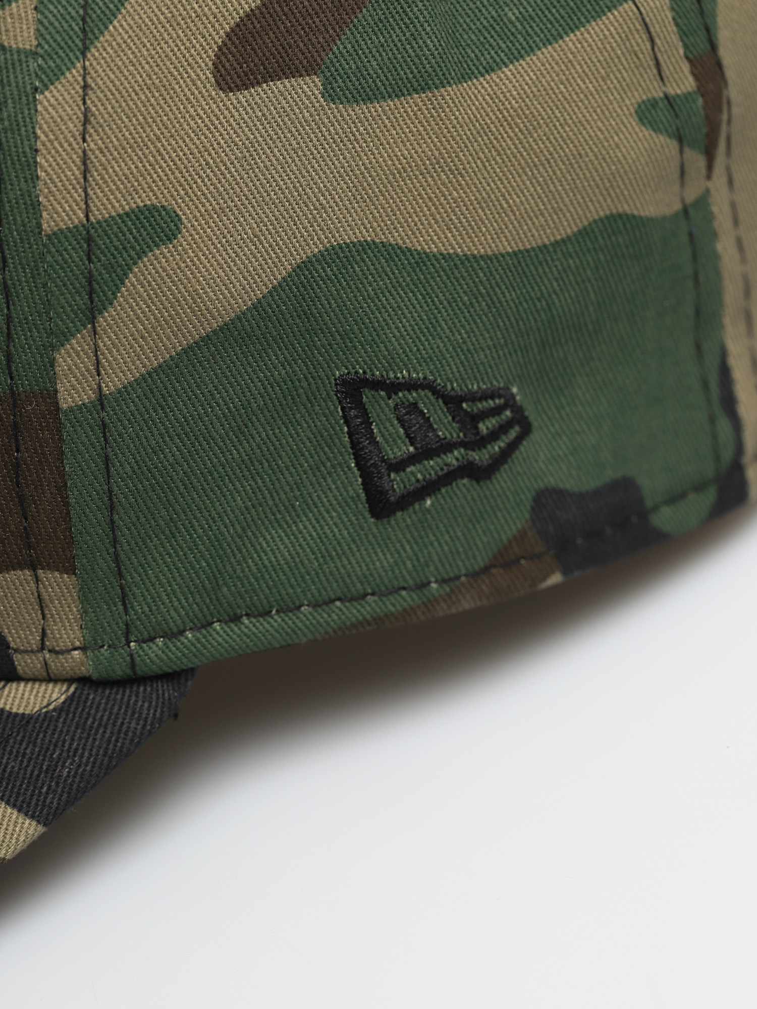 Кепка New Era League Essential New York Yankees ZD (woodland camo)