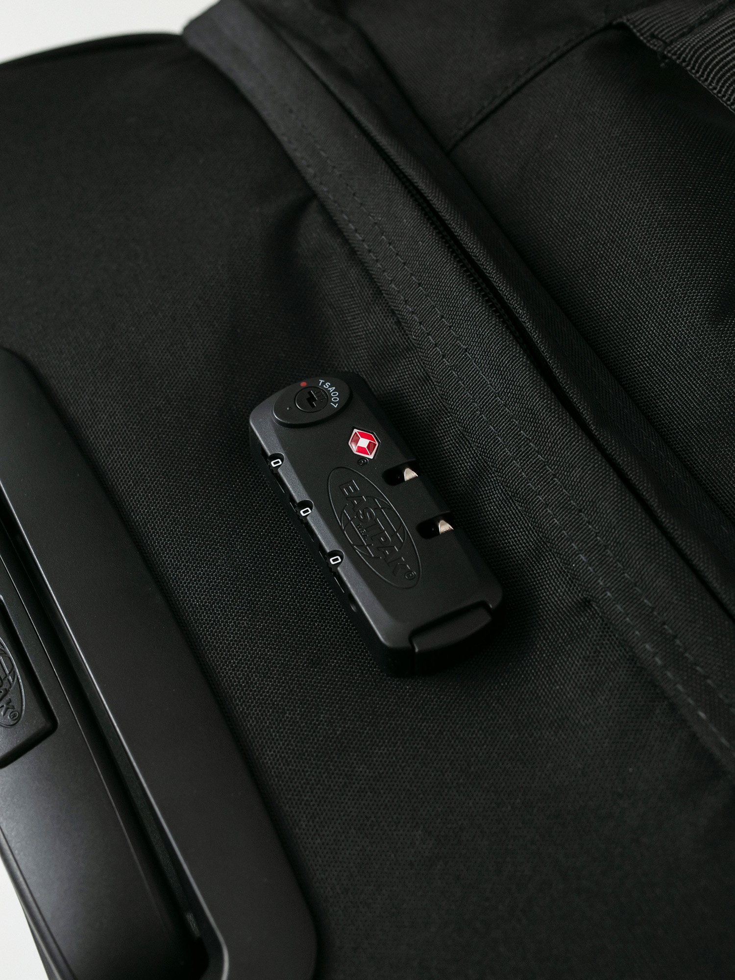 Валіза Eastpak Tranverz L (black)