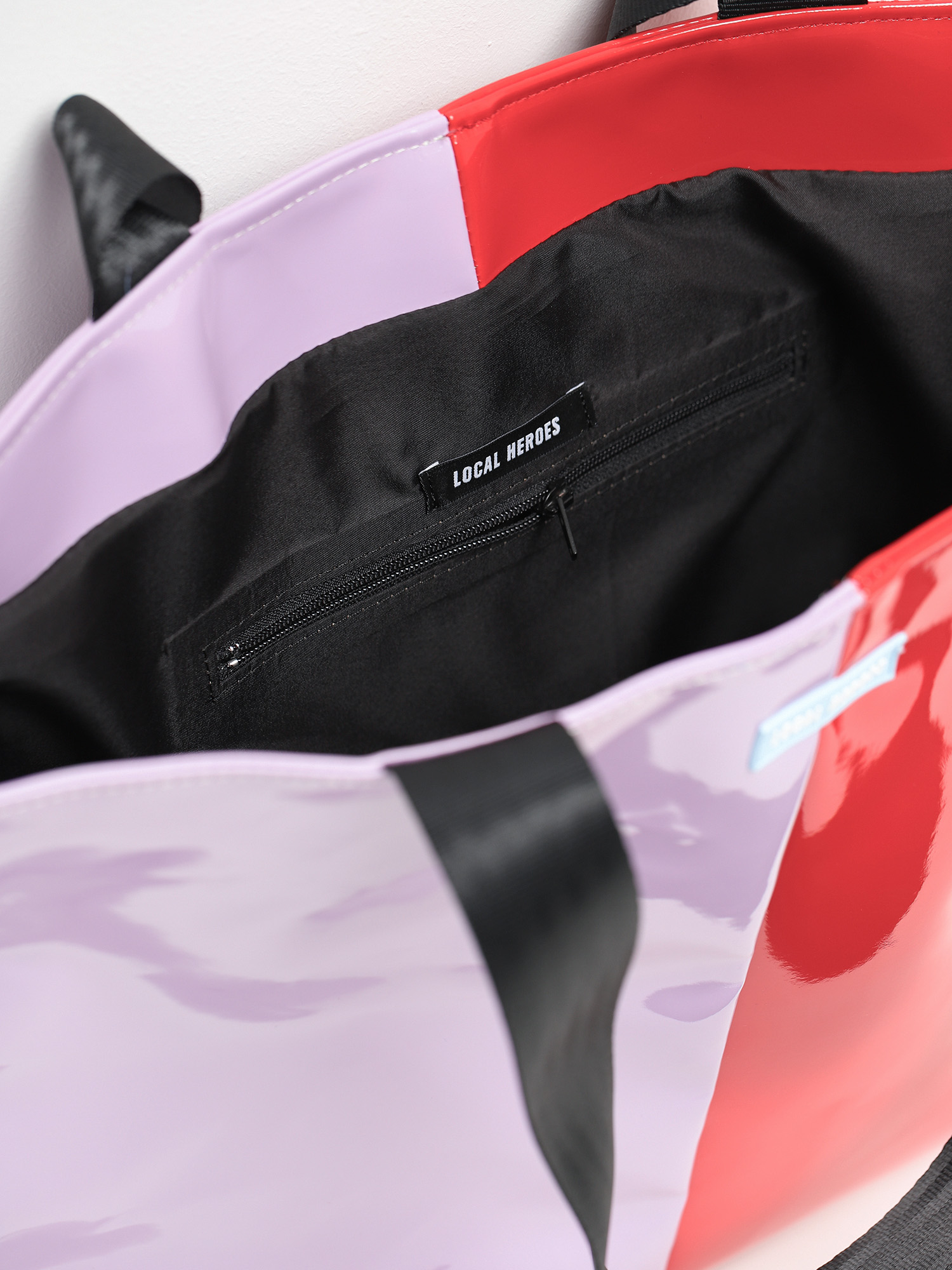 Сумка Local Heroes Hot Tote Bag Wmn (red/violet)