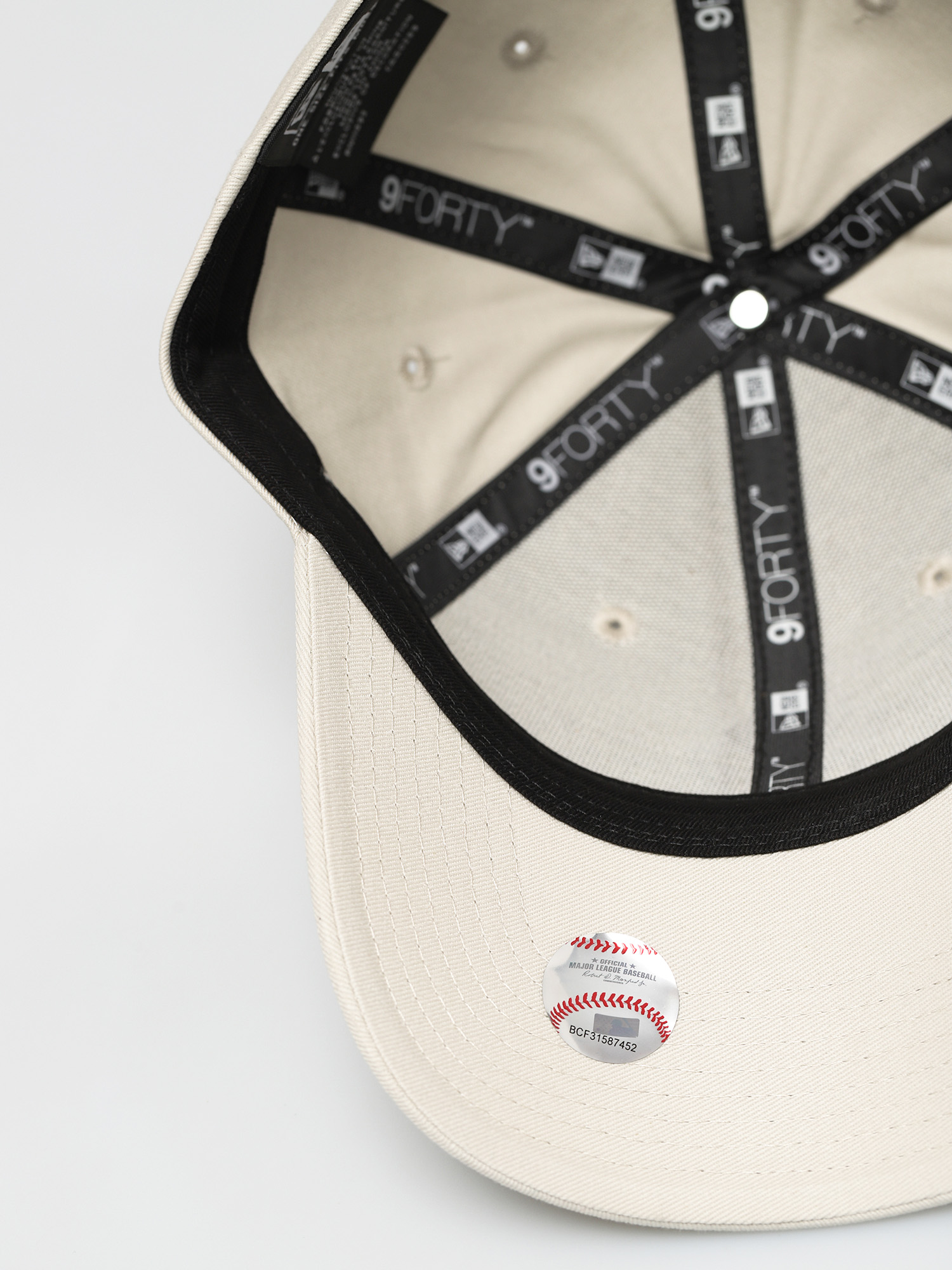 Кепка New Era League Essential 9Forty New York Yankees ZD (med beige)