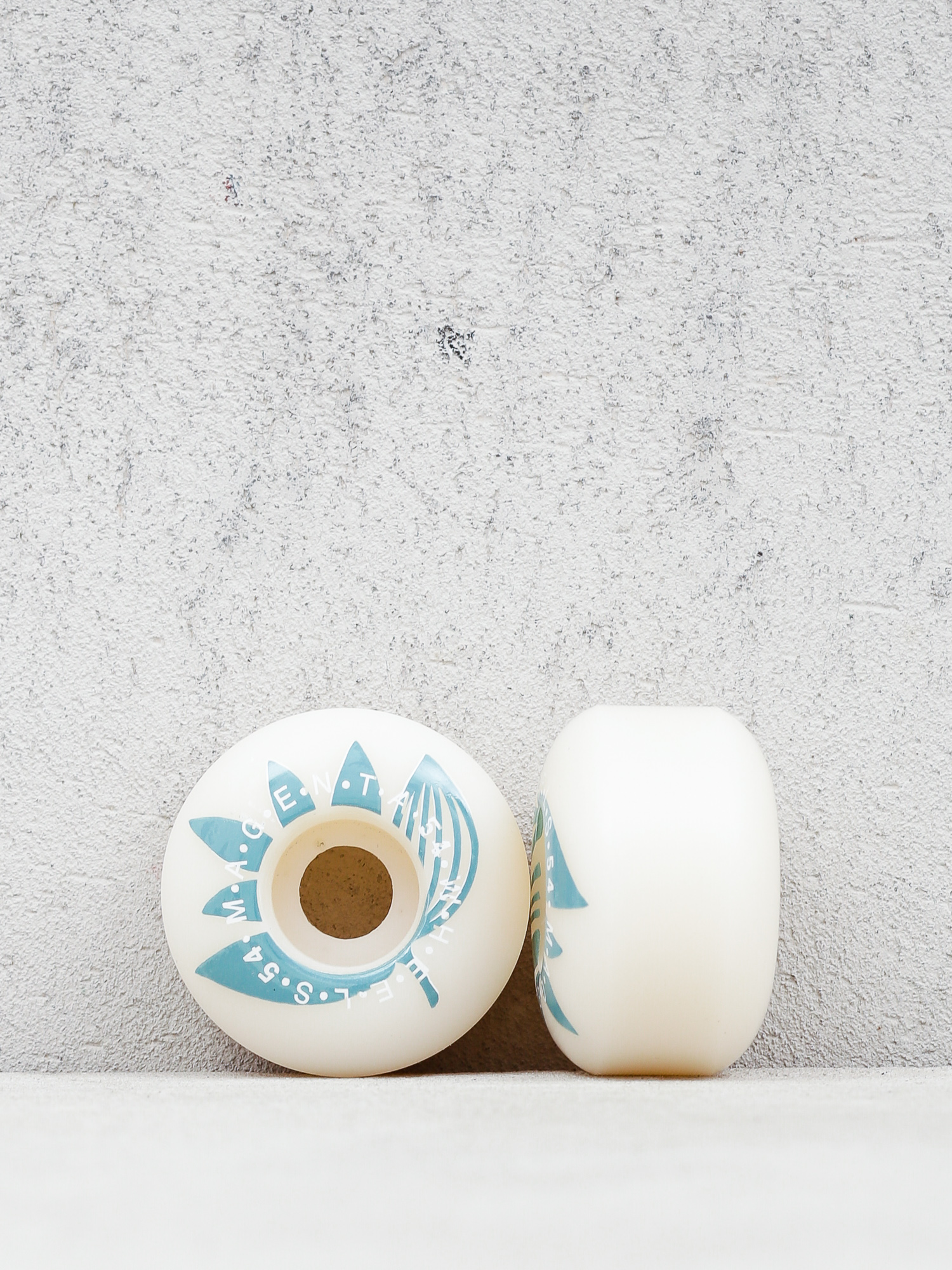 u041au043eu043bu0435u0441u0430 Magenta Plant Power (blue)