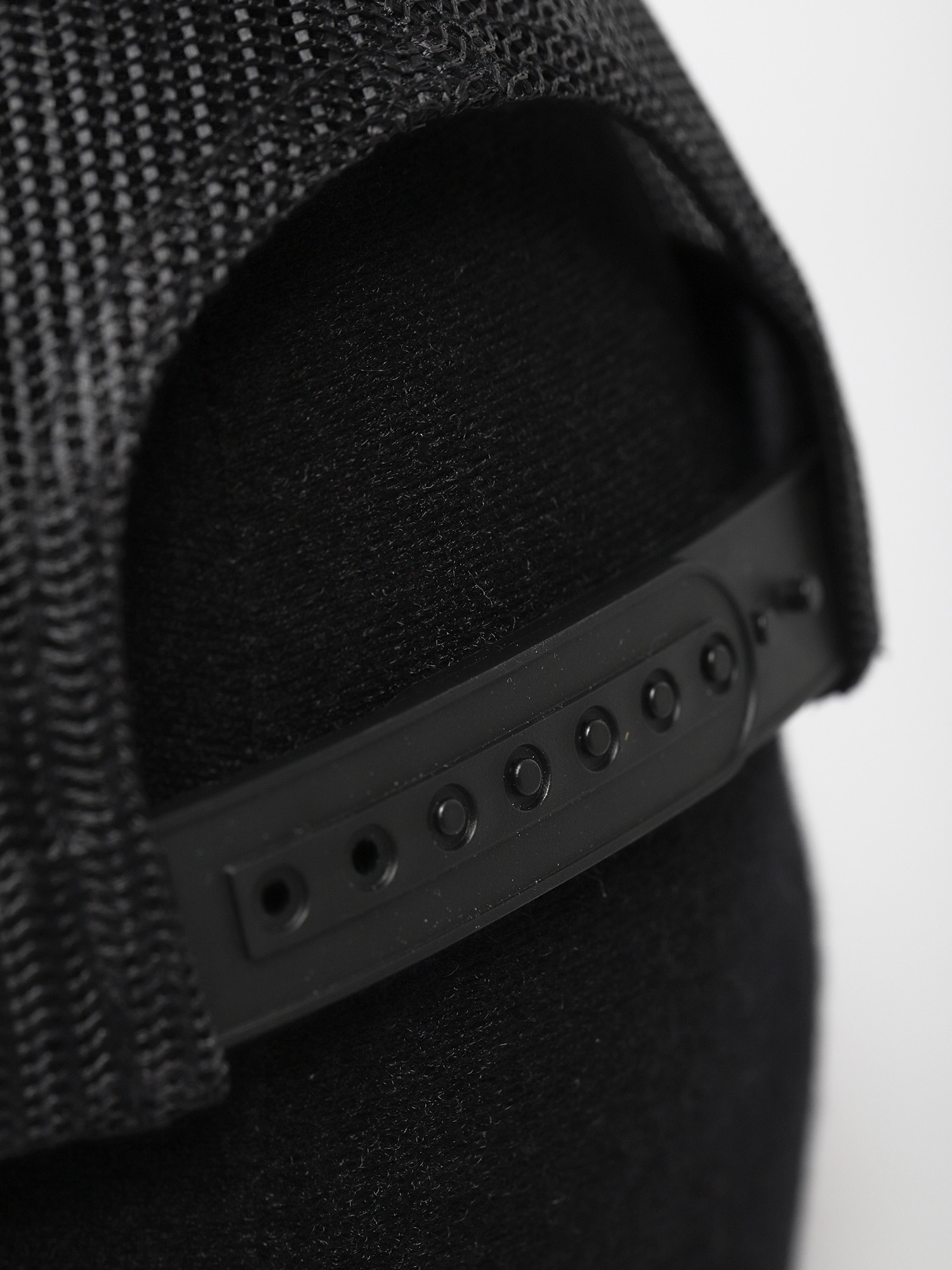 Кепка Salty Crew Pinnacle 2 Retro Trucker (black)