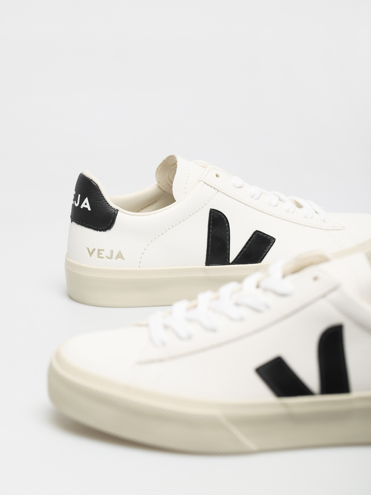 Взуття Veja Campo Wmn (chromefree leather white black)