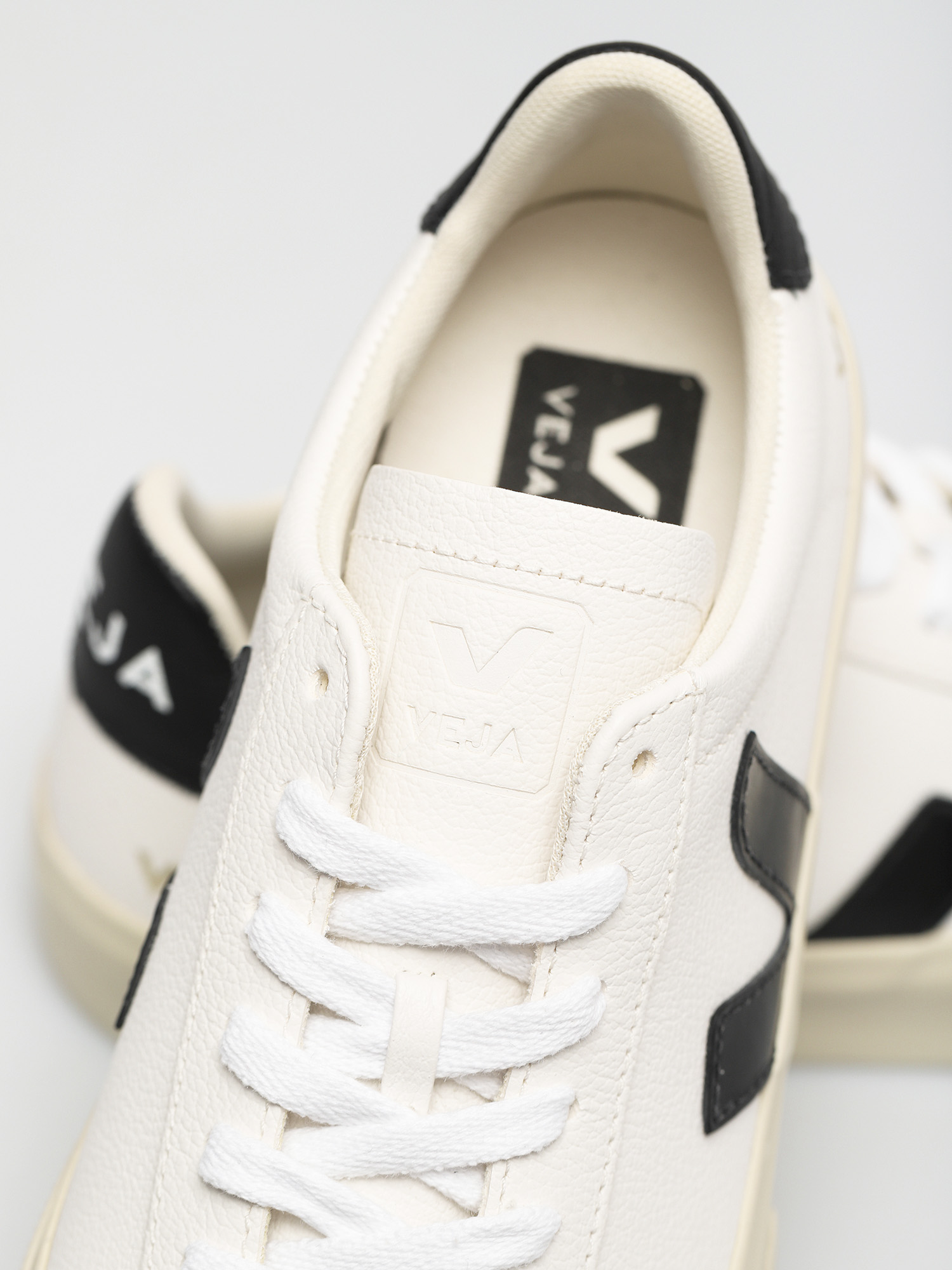 Взуття Veja Campo Wmn (chromefree leather white black)