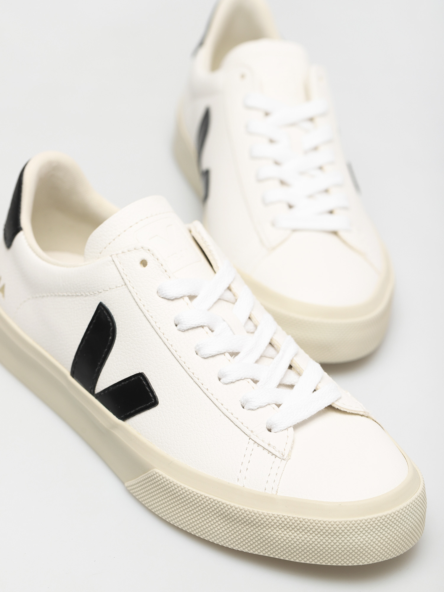 Взуття Veja Campo Wmn (chromefree leather white black)