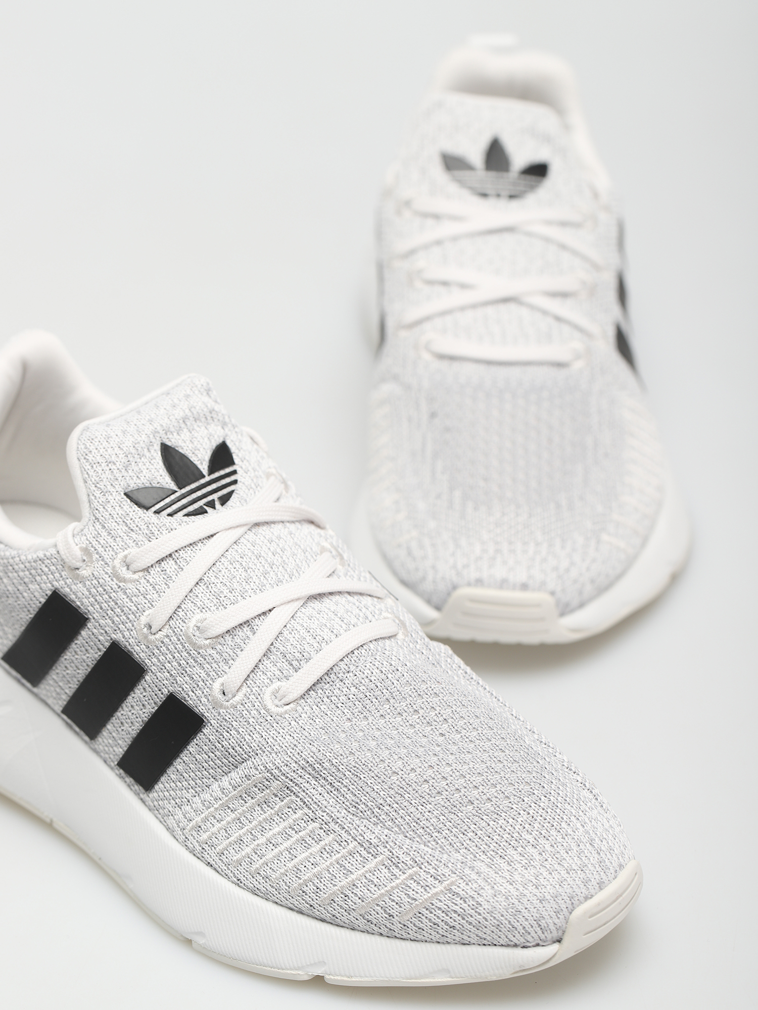 Взуття adidas Originals Swift Run 22 Wmn (crywht/cblack/gretwo)