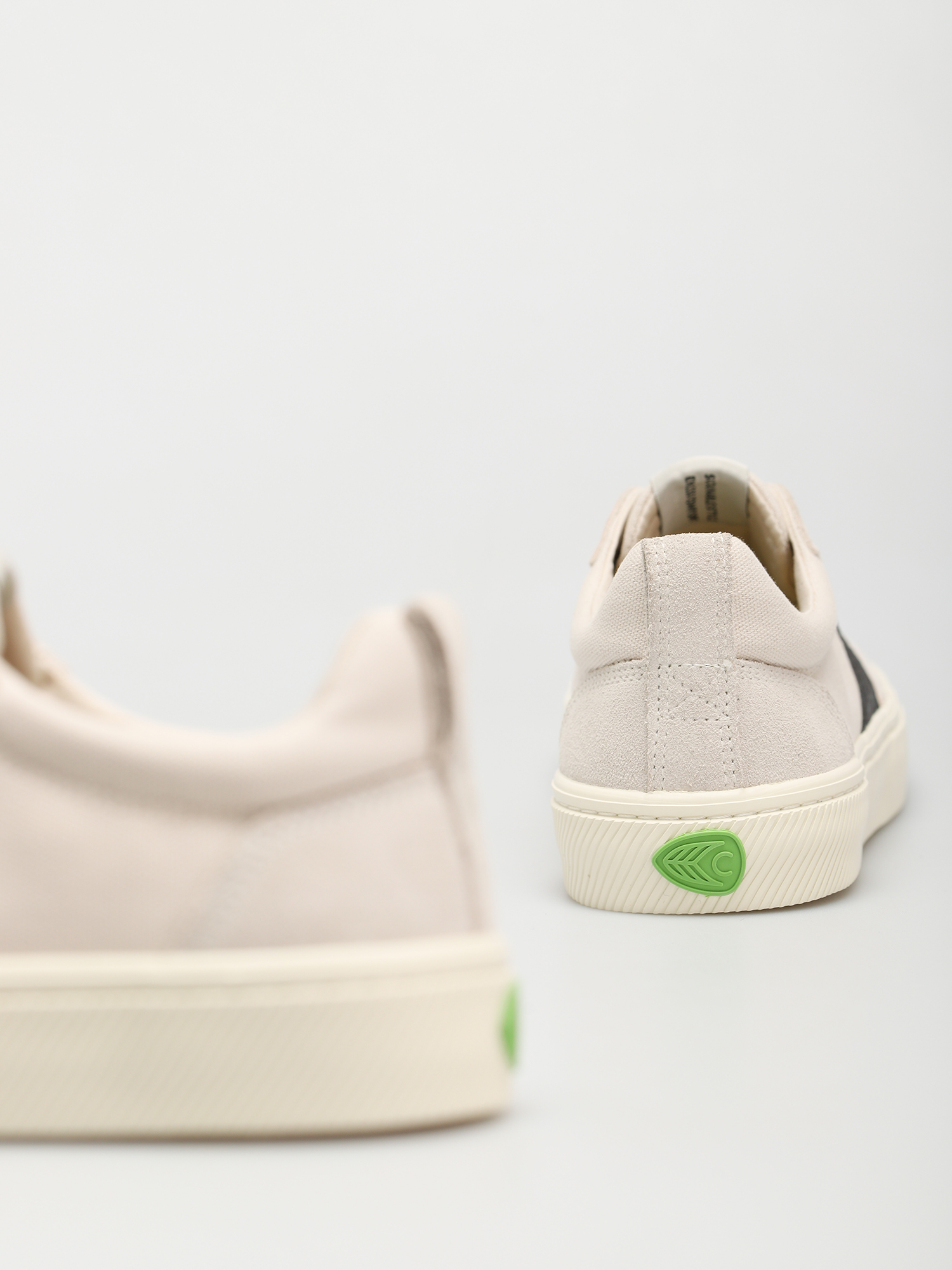 Взуття Cariuma Catiba Pro (vintage white/black logo)