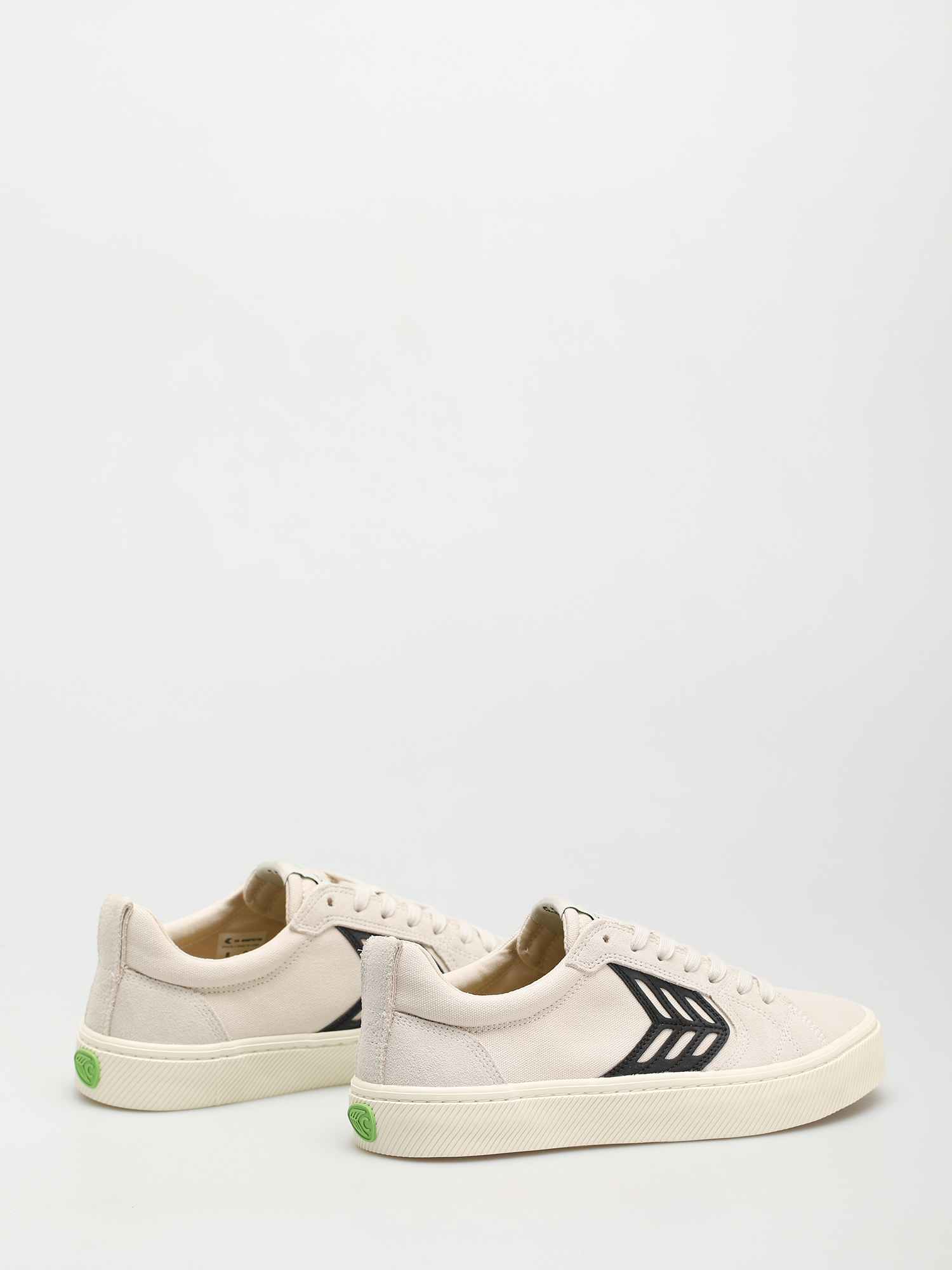 Взуття Cariuma Catiba Pro (vintage white/black logo)