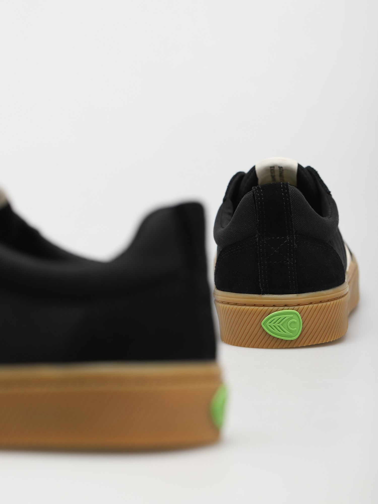 Взуття Cariuma Catiba Pro (gum black/ivory logo)