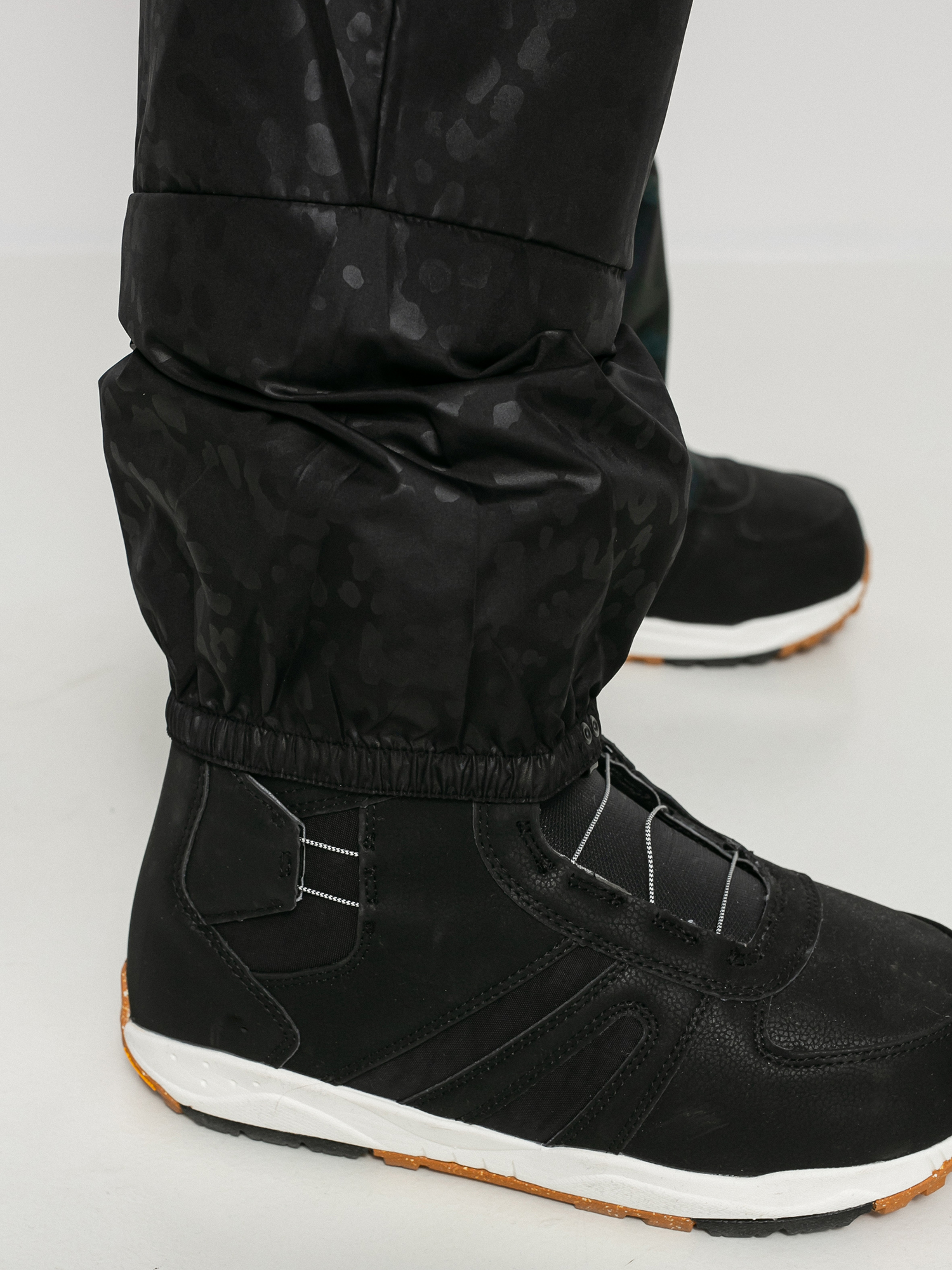 Жіночі Сноубордичні штани Volcom Grace Stretch (covert green)