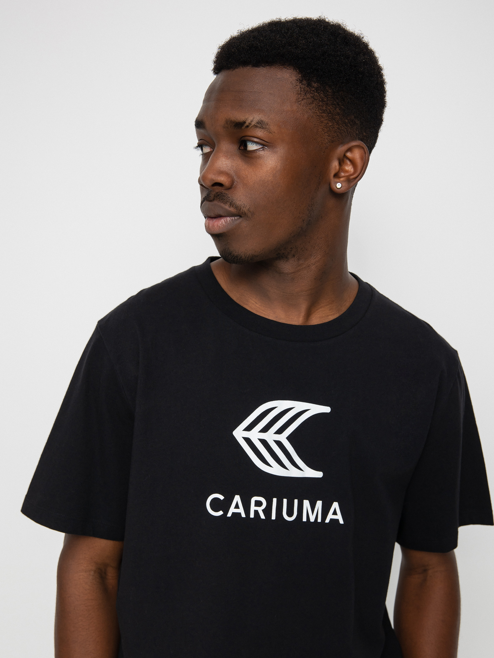 Футболка Cariuma Logo (black)