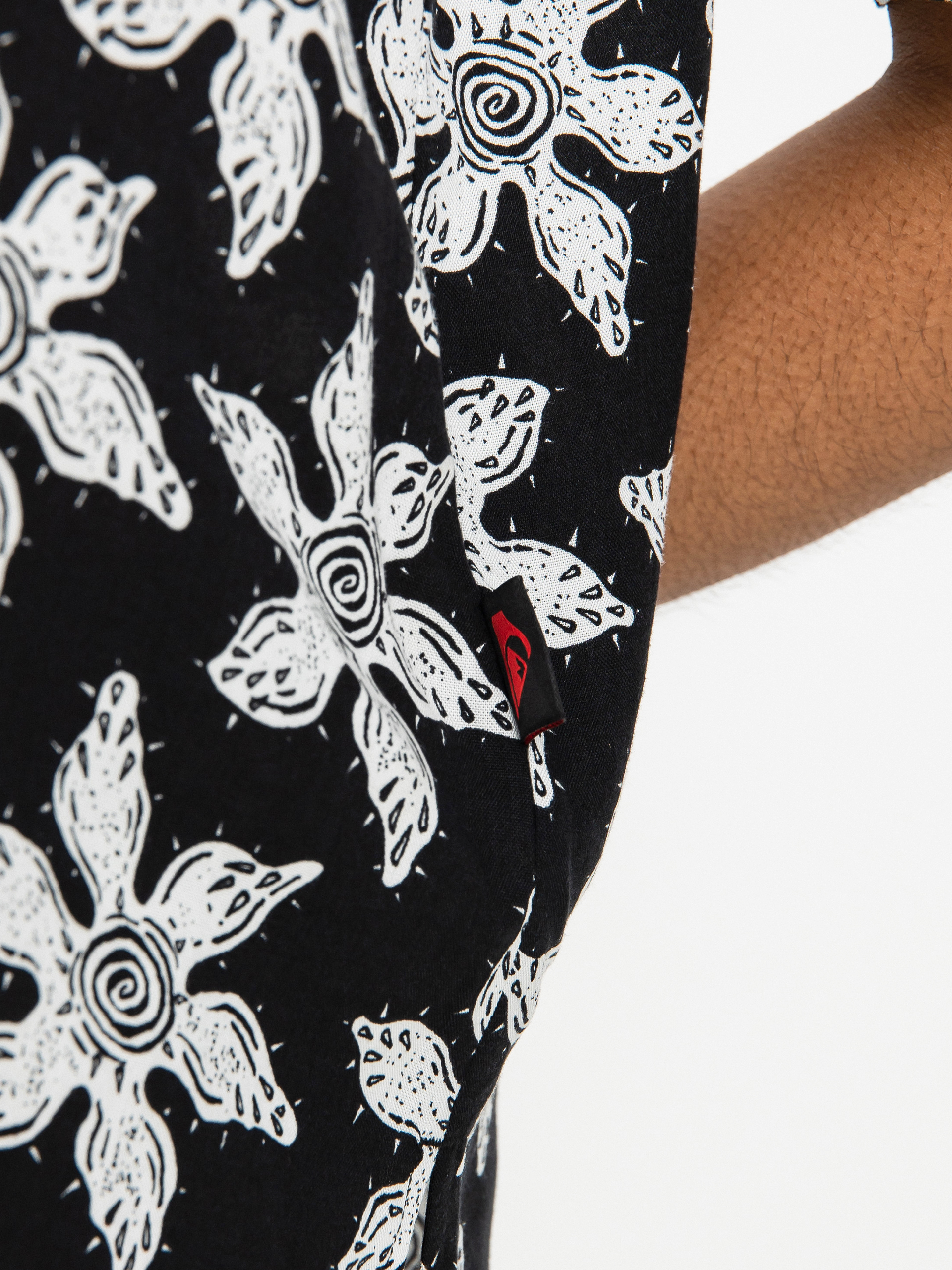 Сорочка Quiksilver X Stranger Things Upside Down Wmn (upsidown monster flower black)