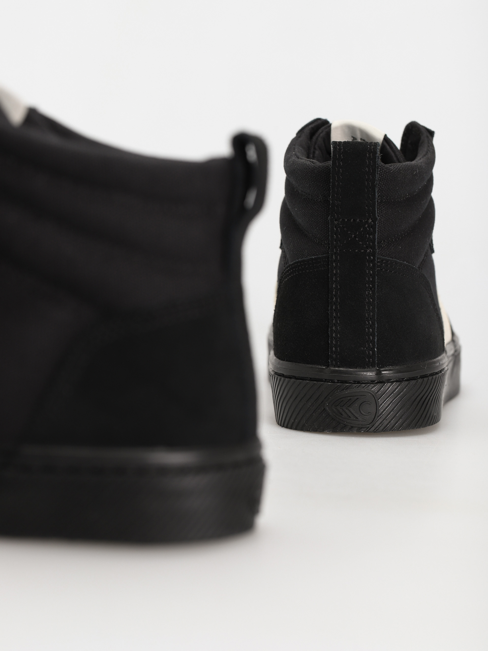 Взуття Cariuma Catiba High Pro (all black suede and canvas ivory logo)