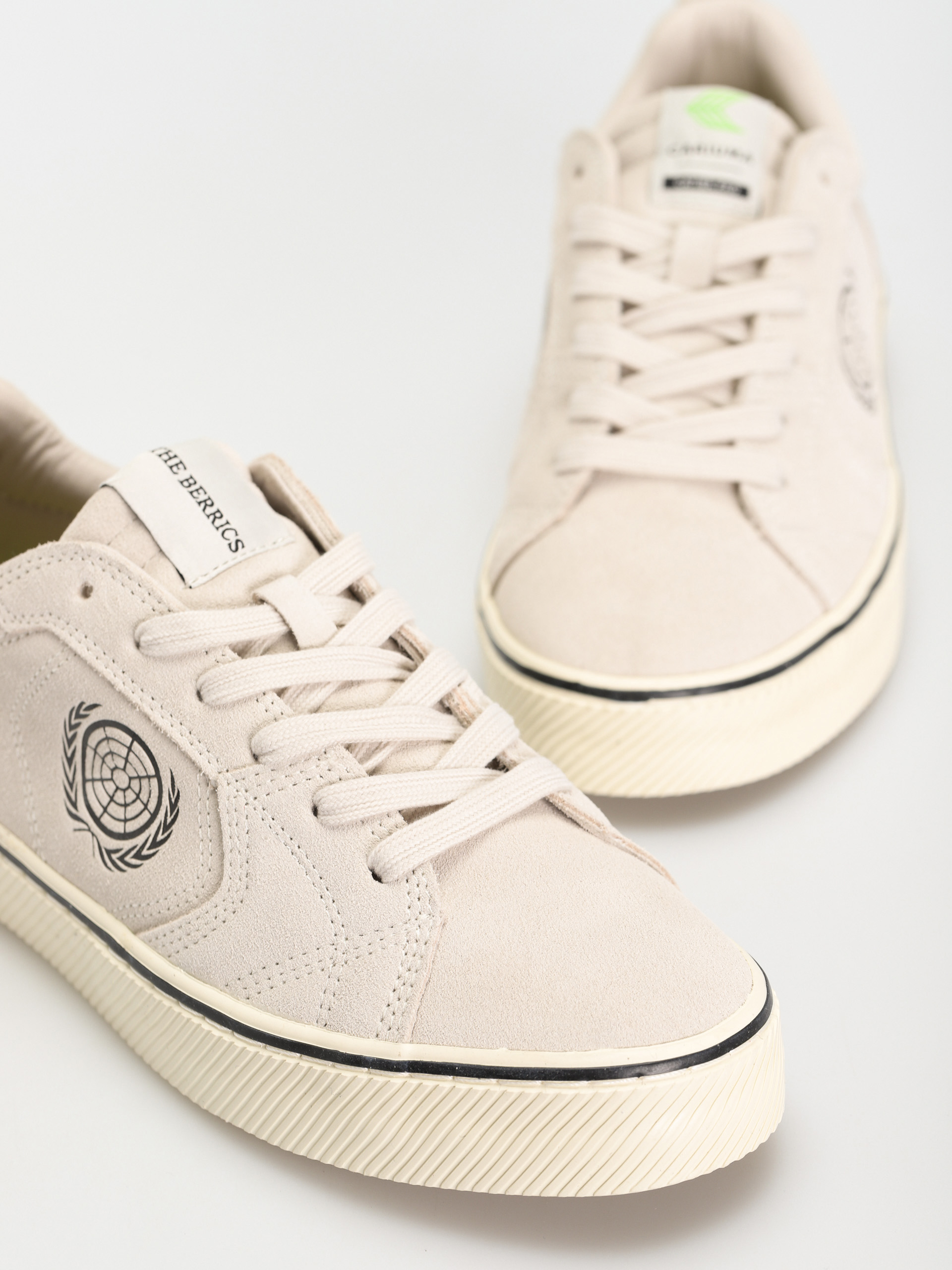 Взуття Cariuma Catiba Pro Berrics (vintage white suede)