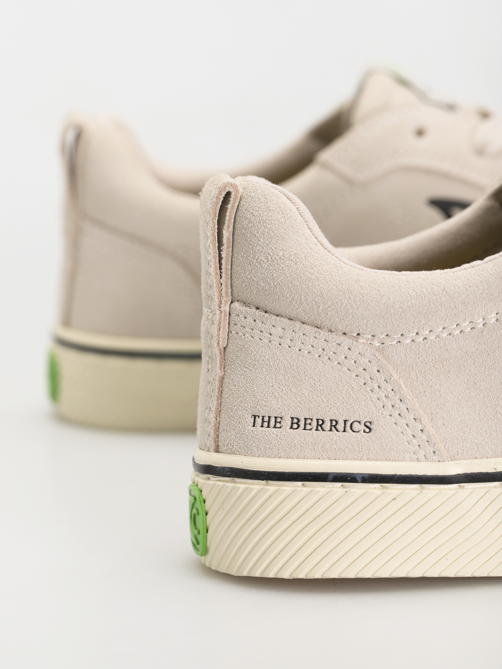 Взуття Cariuma Catiba Pro Berrics (vintage white suede)