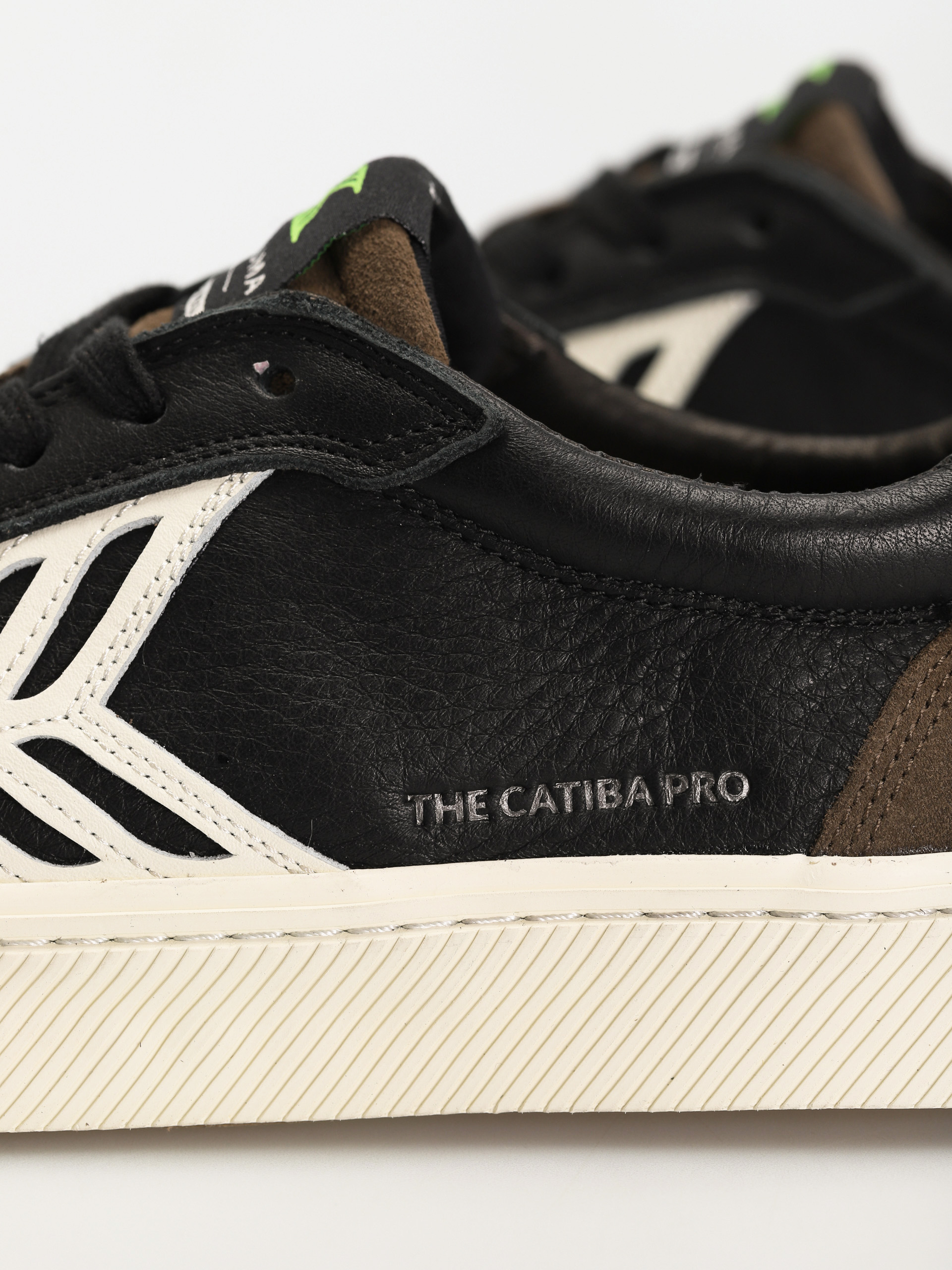 Взуття Cariuma Catiba Pro (black premium leather dark khaki suede)