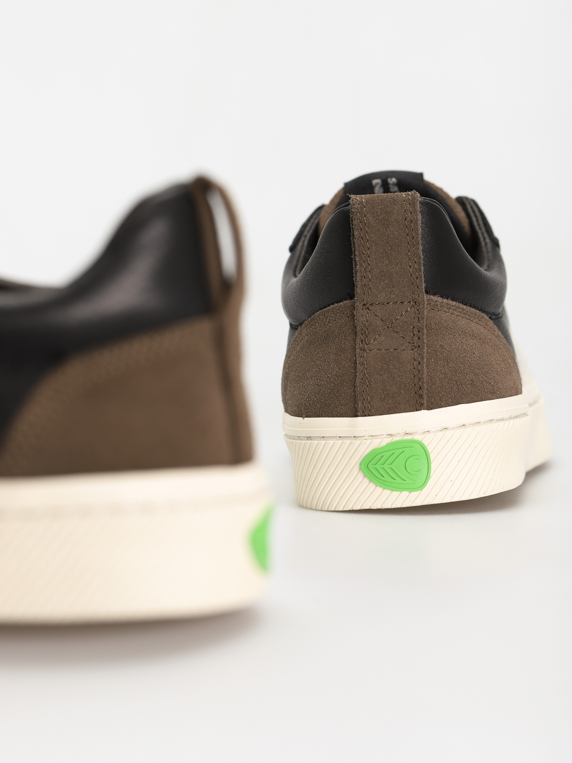 Взуття Cariuma Catiba Pro (black premium leather dark khaki suede)