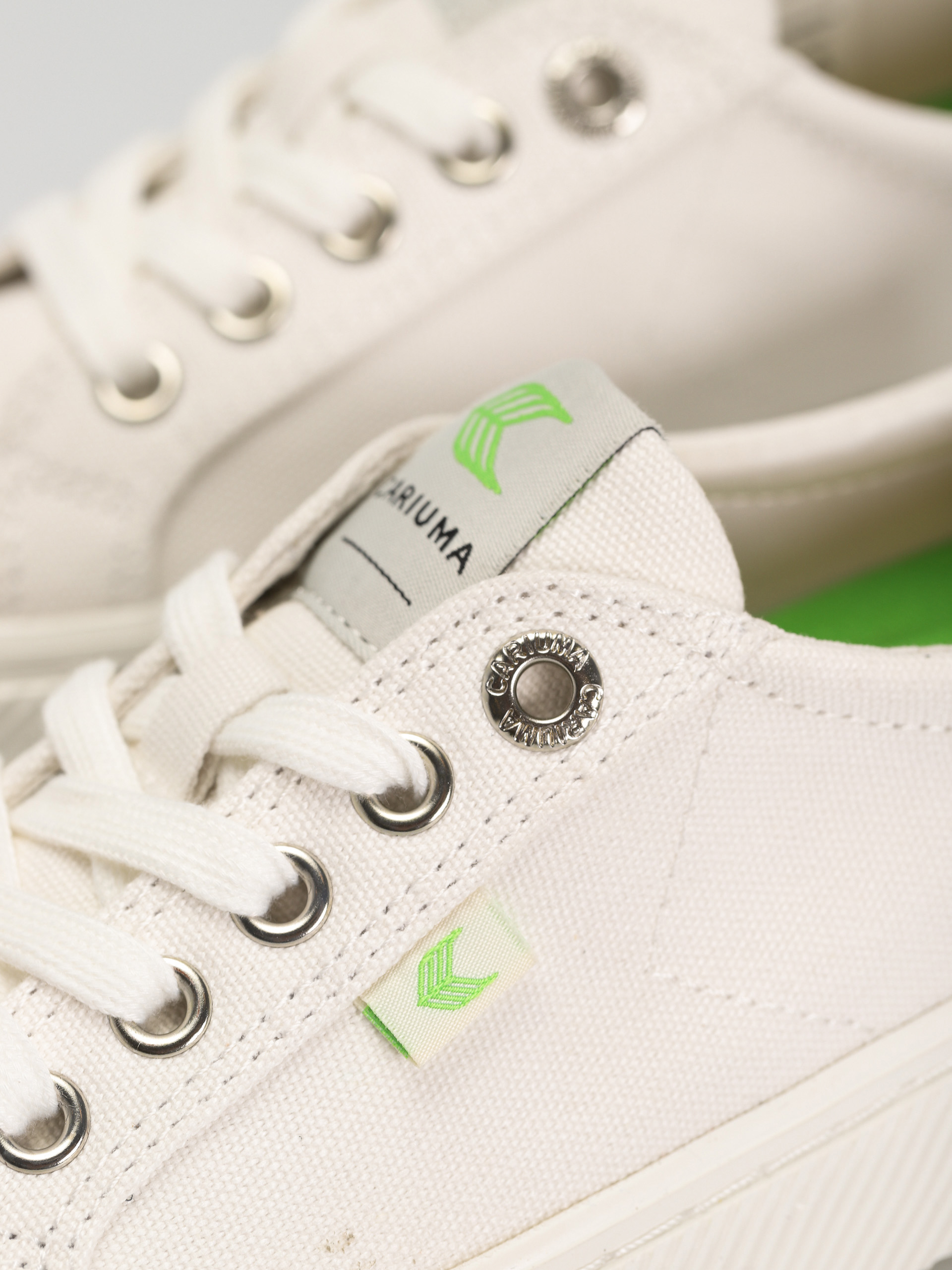 Взуття Cariuma Oca Low (off white canvas)