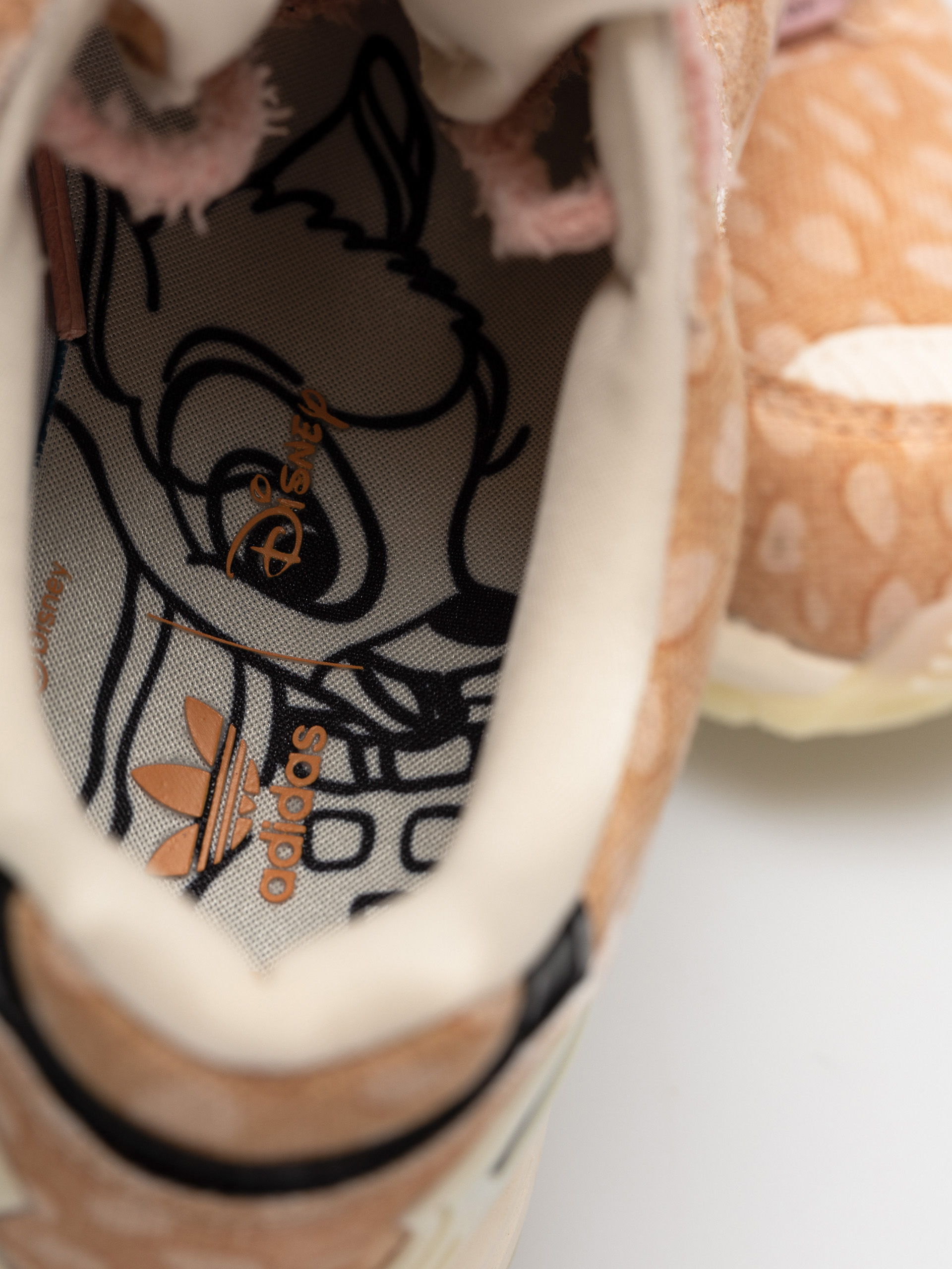 Взуття adidas Originals Disney Zx 8000 Wmn - коричневий