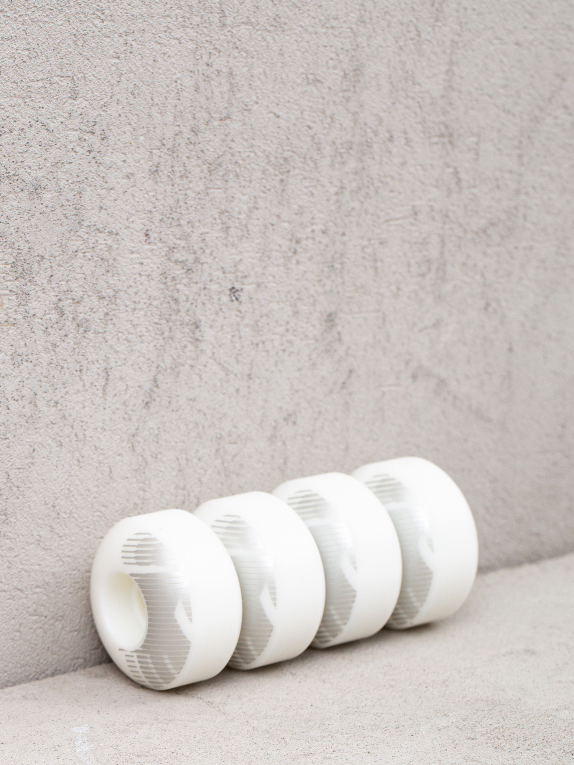 Колеса Girl Skateboard Hero Staple (white/silver)