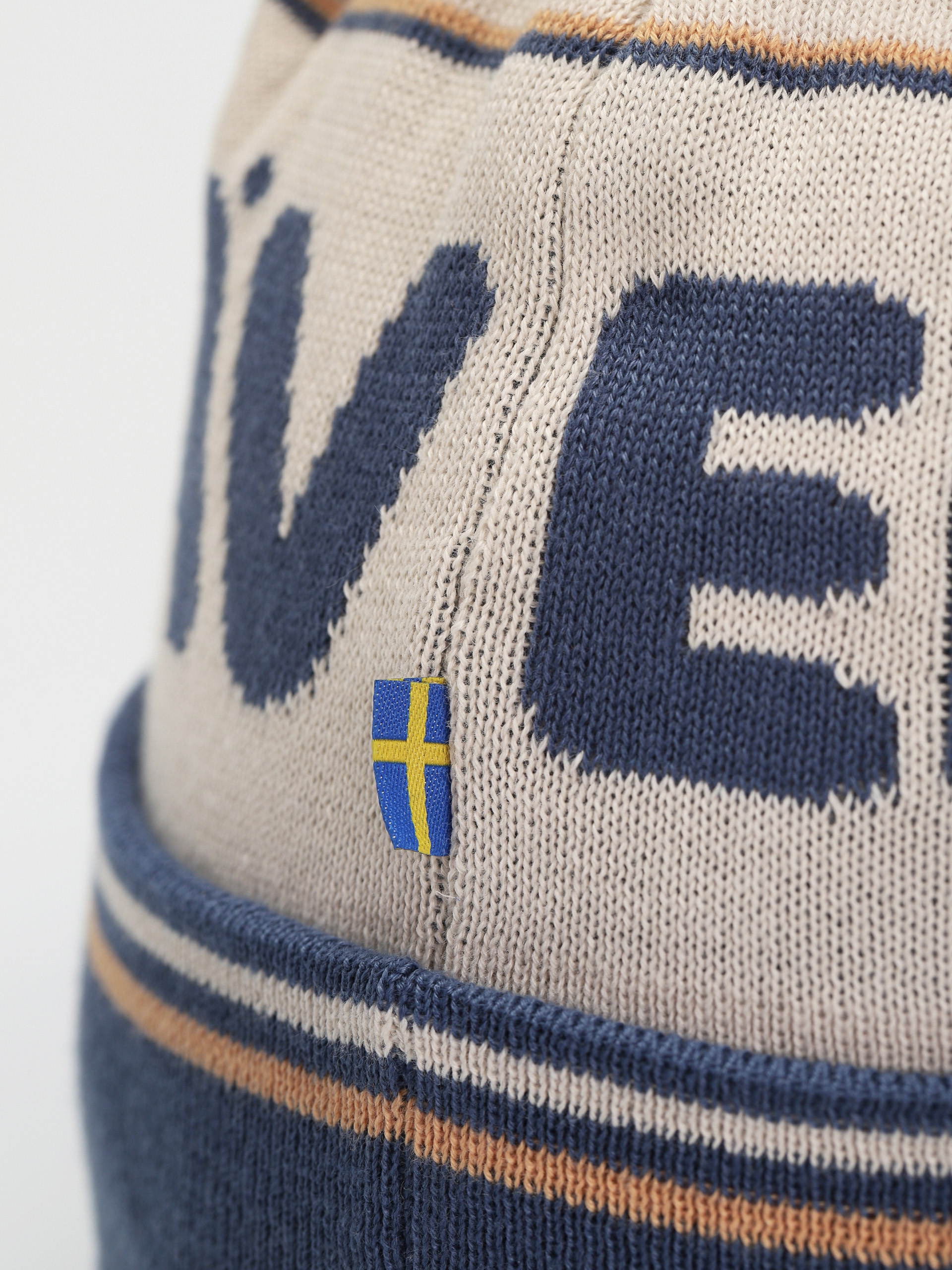 Шапка Fjallraven Pom Hat (chalk white/indigo blue)