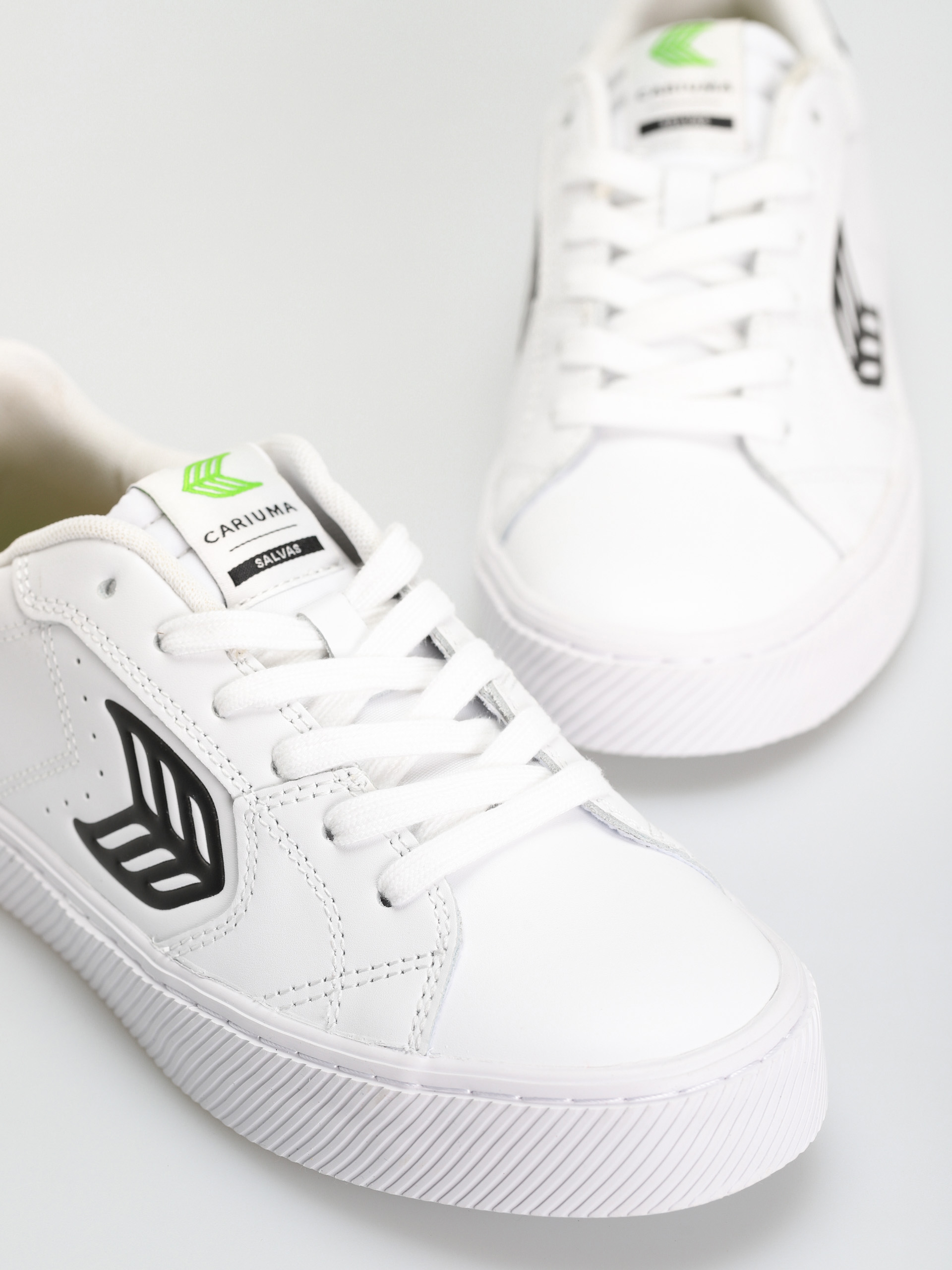 Взуття Cariuma Salvas (white/black)