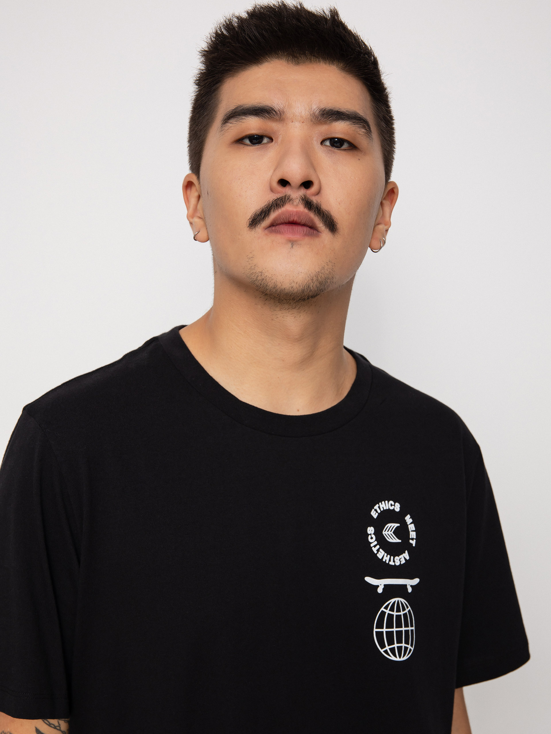 Футболка Cariuma Ethics meet Aesthetics (black)