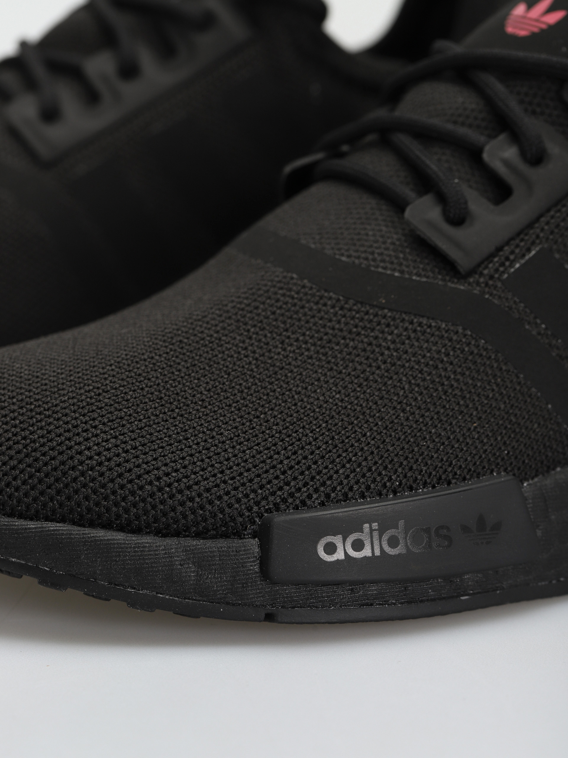 Взуття adidas Originals Nmd R1 Primeblue Wmn (cblack/cblack/sopink)