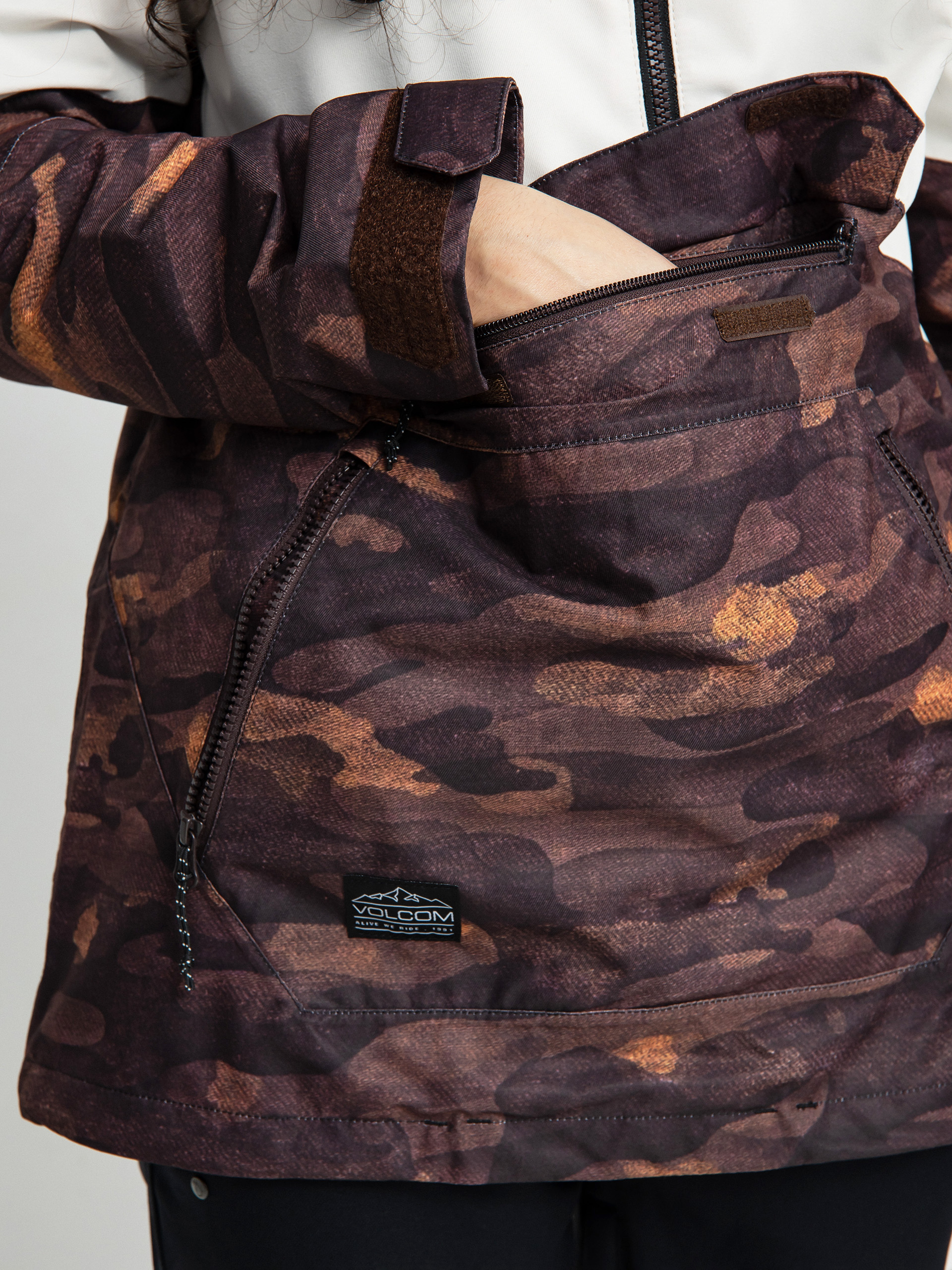 Жіноча Сноубордична куртка Volcom Mirror Pullover (dusk camo)