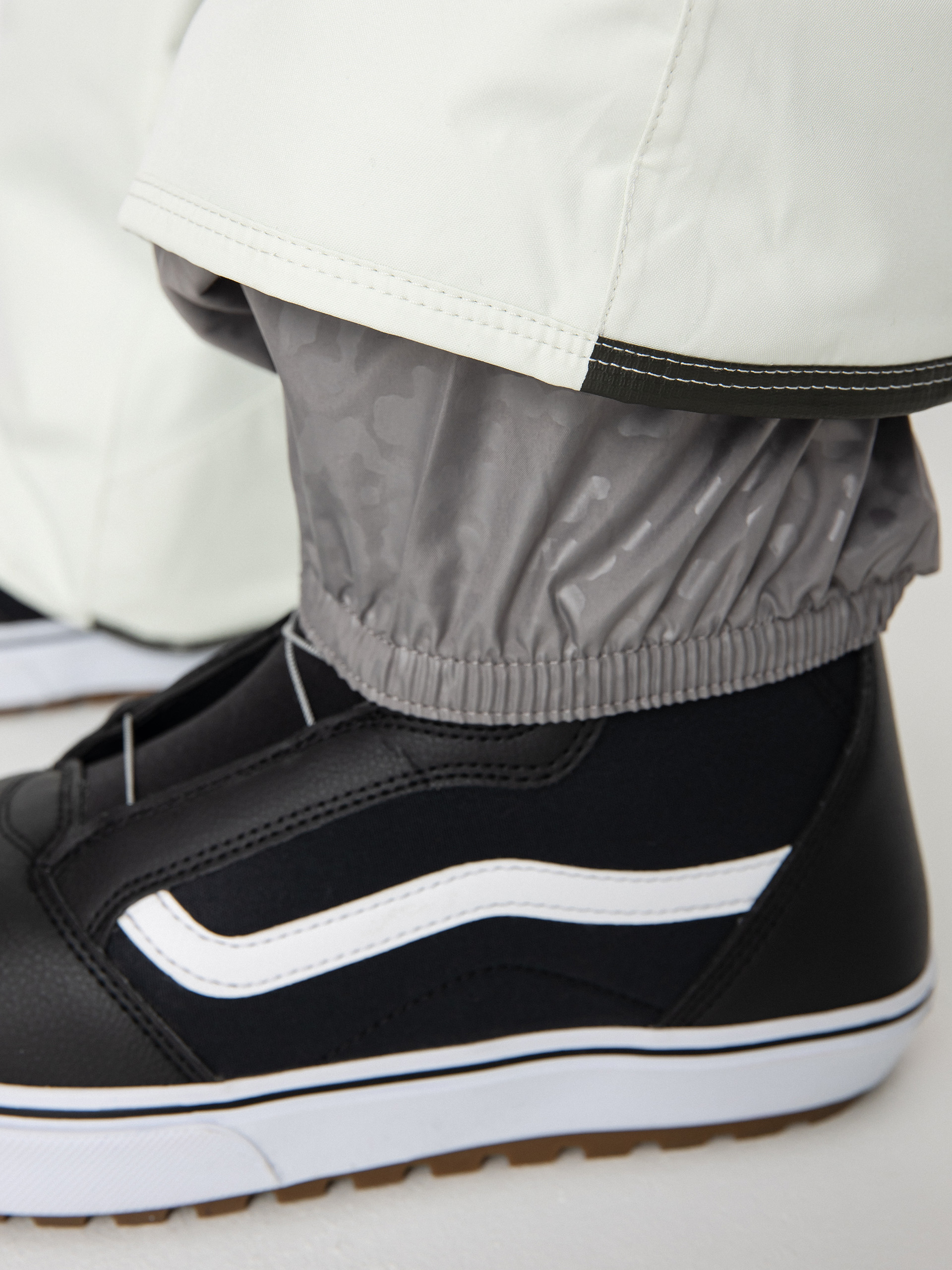 Жіночі Сноубордичні штани Volcom Knox Ins Gore Tex (ice green)