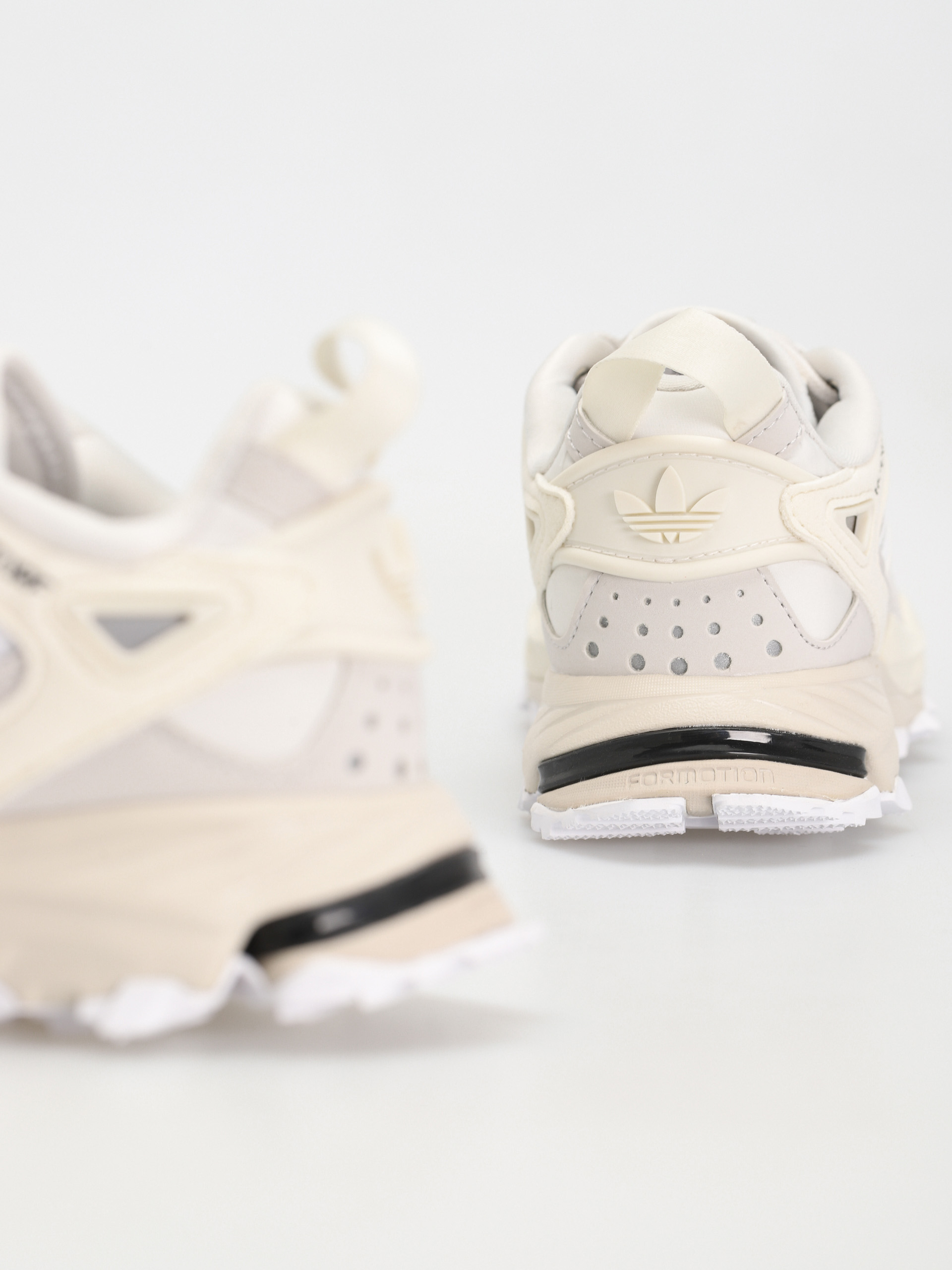 Взуття adidas Originals Hyperturf Wmn (greone/ftwwht/owhite)