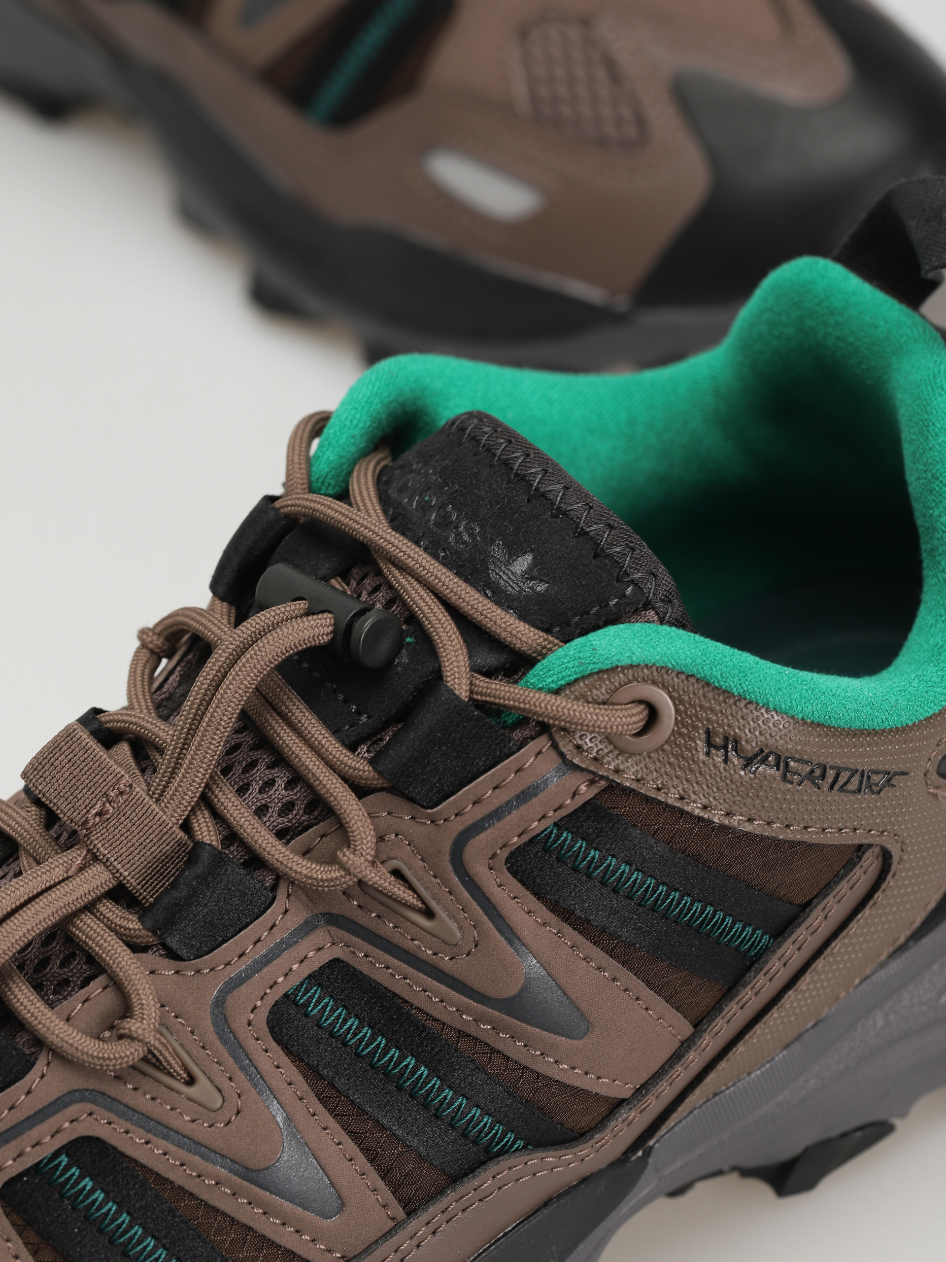 Взуття adidas Originals Hyperturf (earstr/cblack/cgreen)