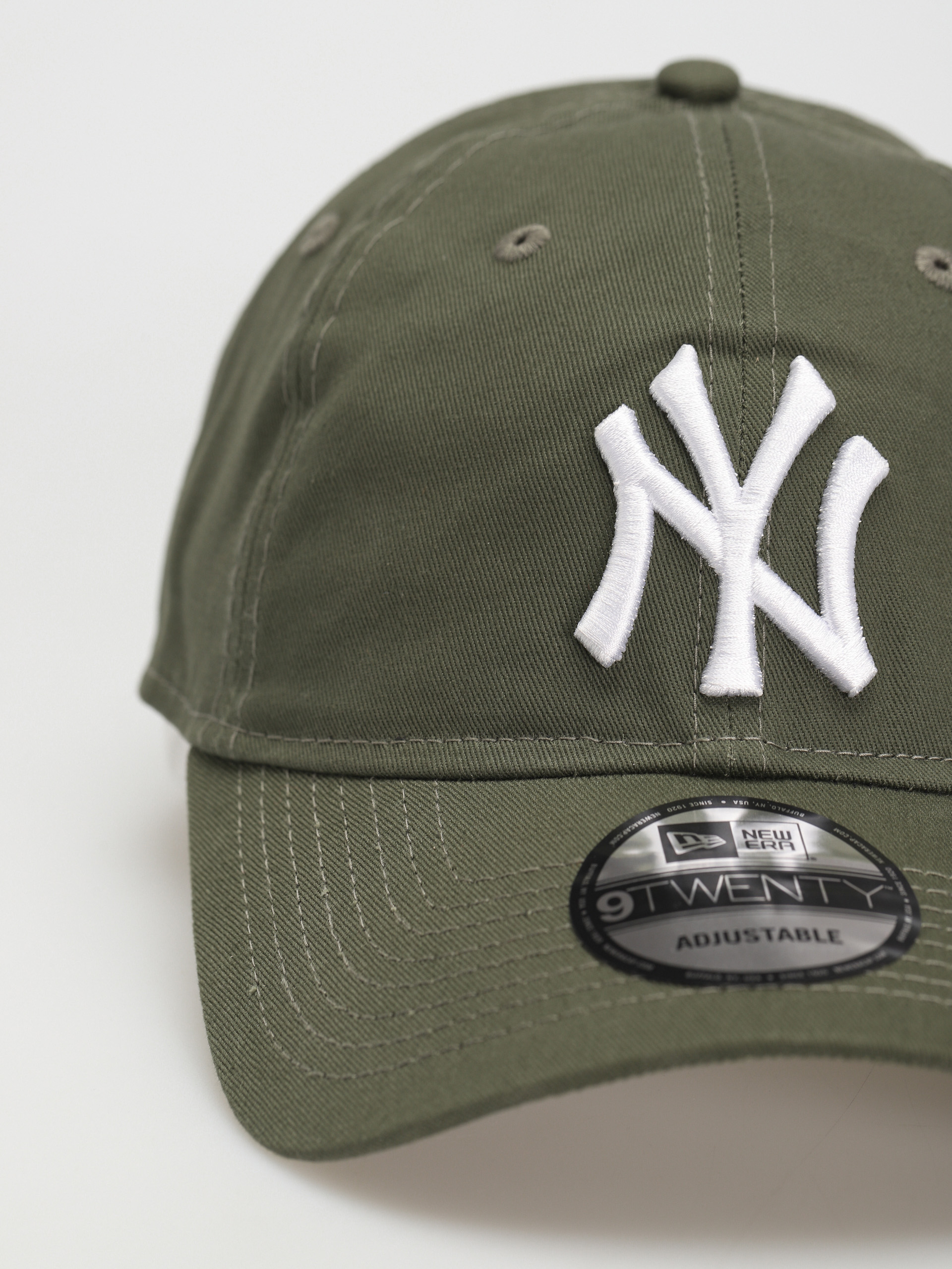 Кепка New Era League Essential 9Twenty New York Yankees (olive/white)