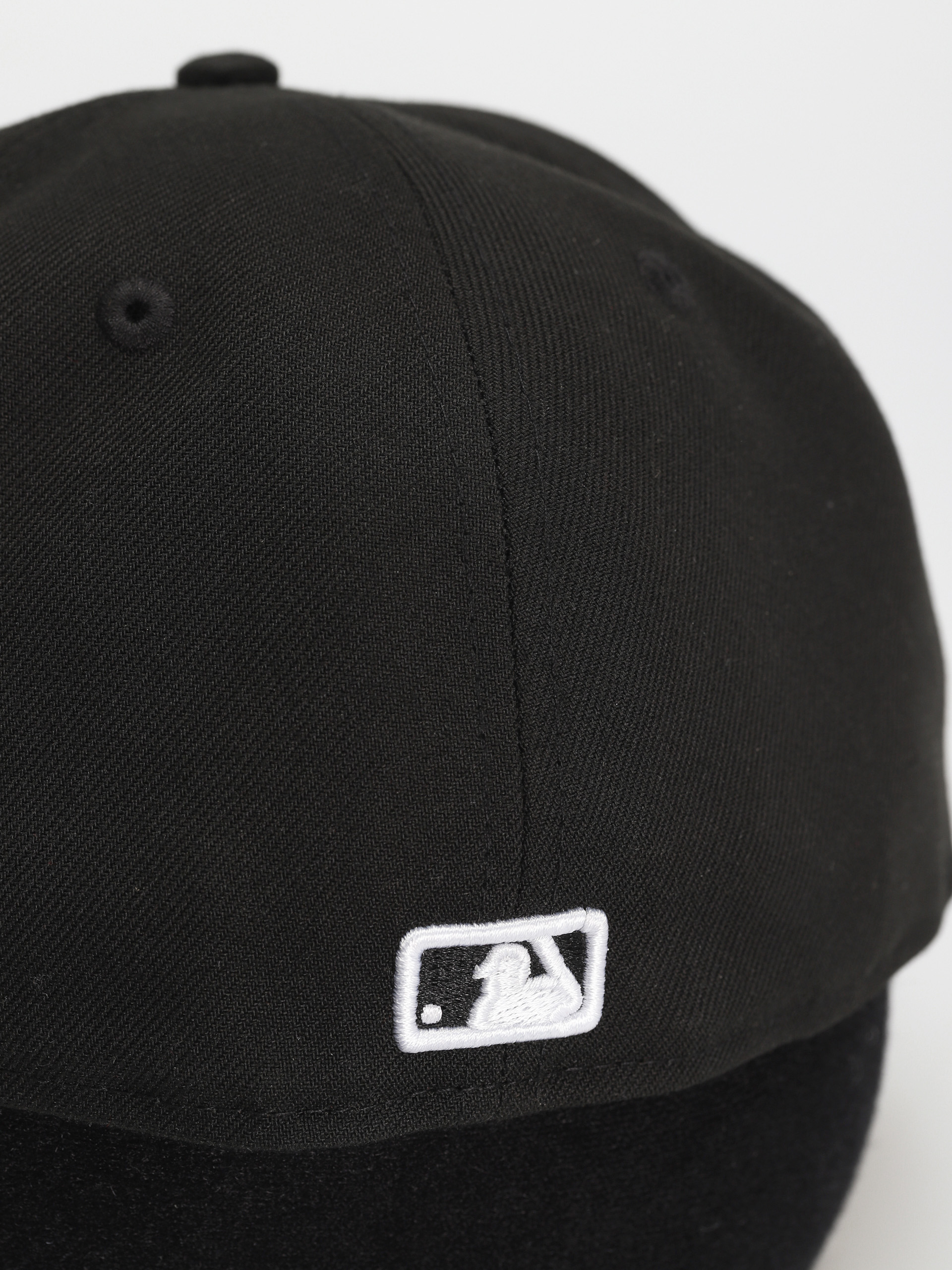 Кепка New Era League Essential 59Fifty New York Yankees (black/white)