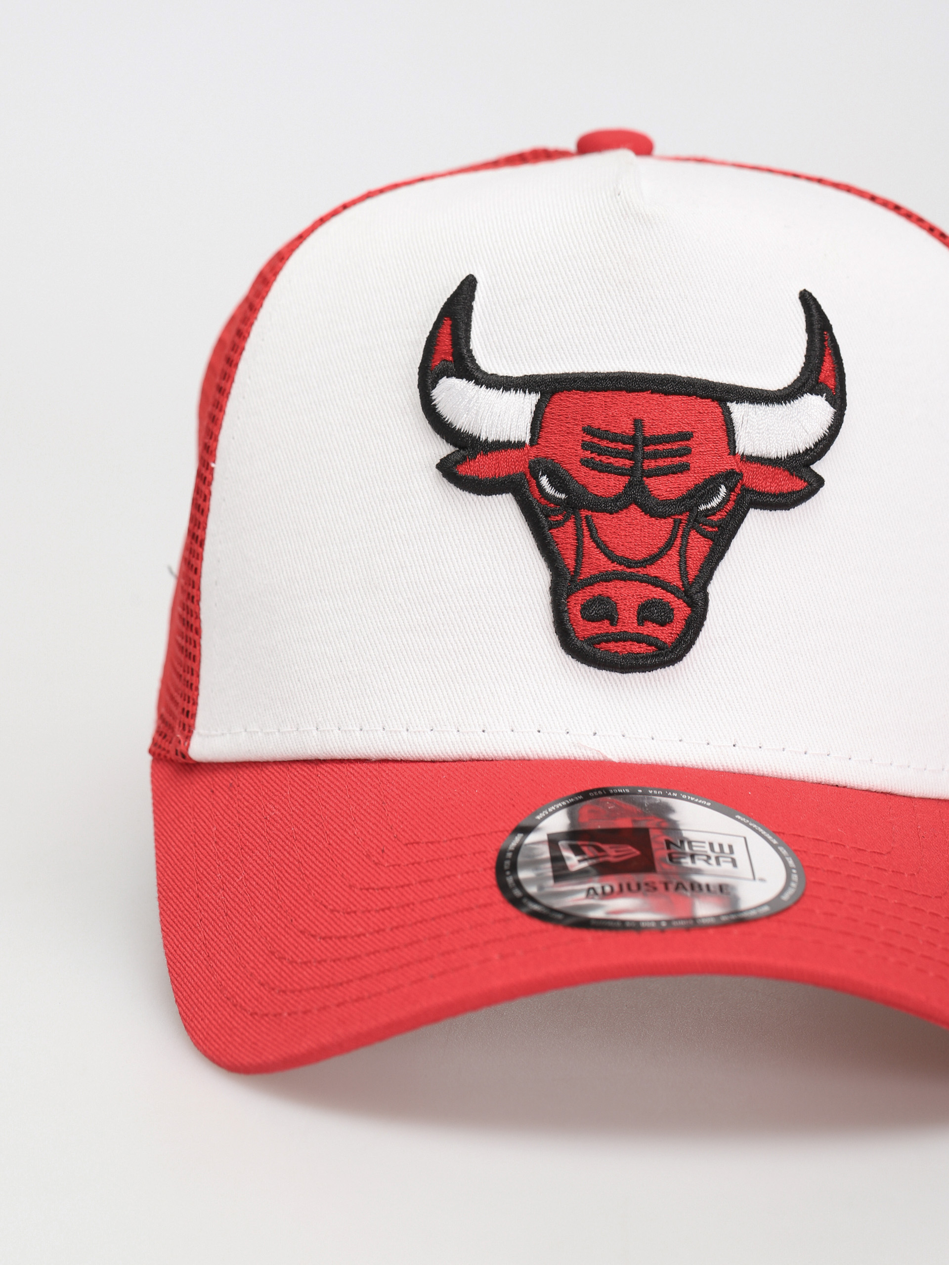 Кепка New Era Team Colour Block Trucker Chicago Bulls (white/red)