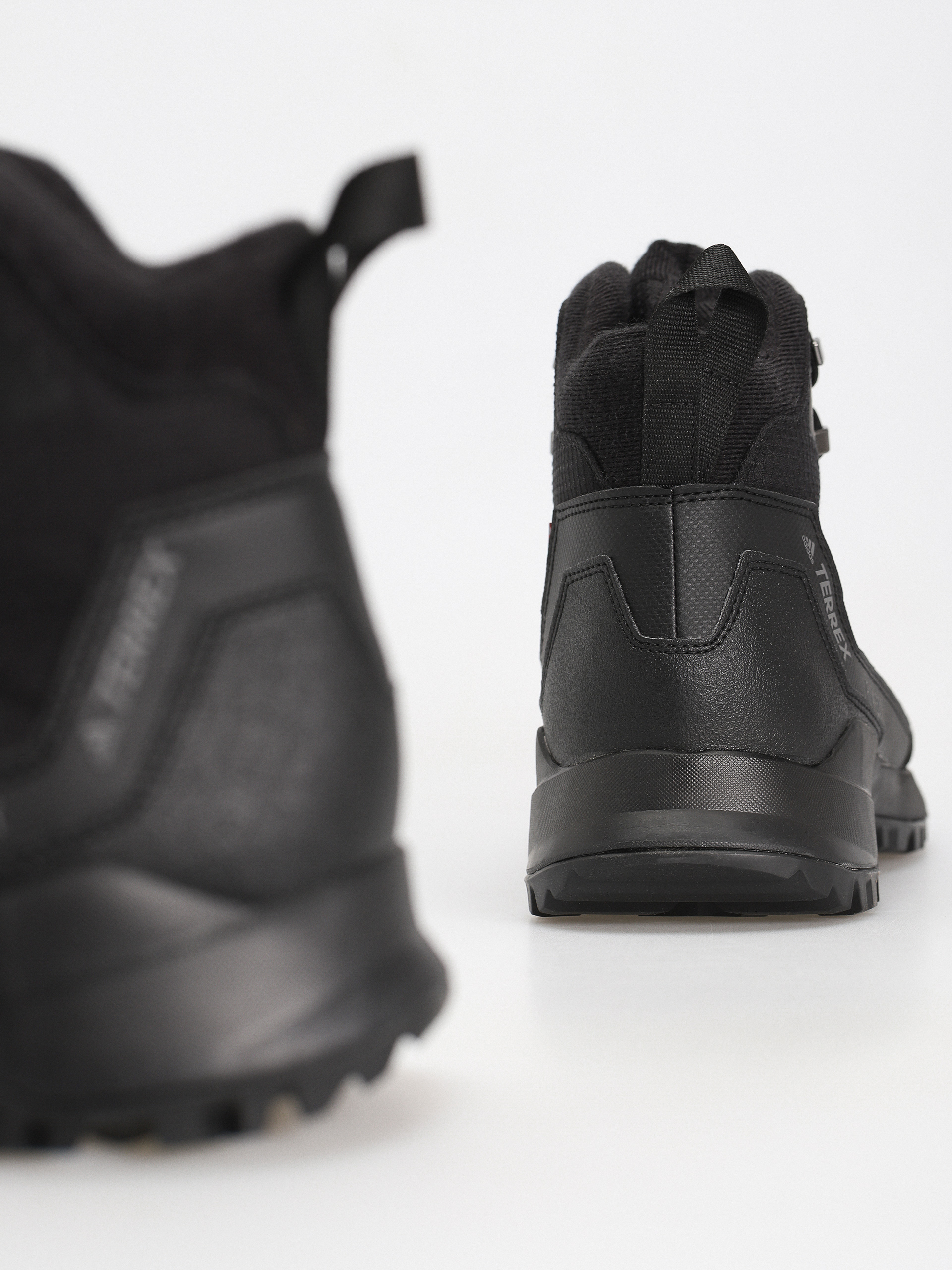 Взуття adidas Originals Frozetrack (cblack/cblack/grefou)