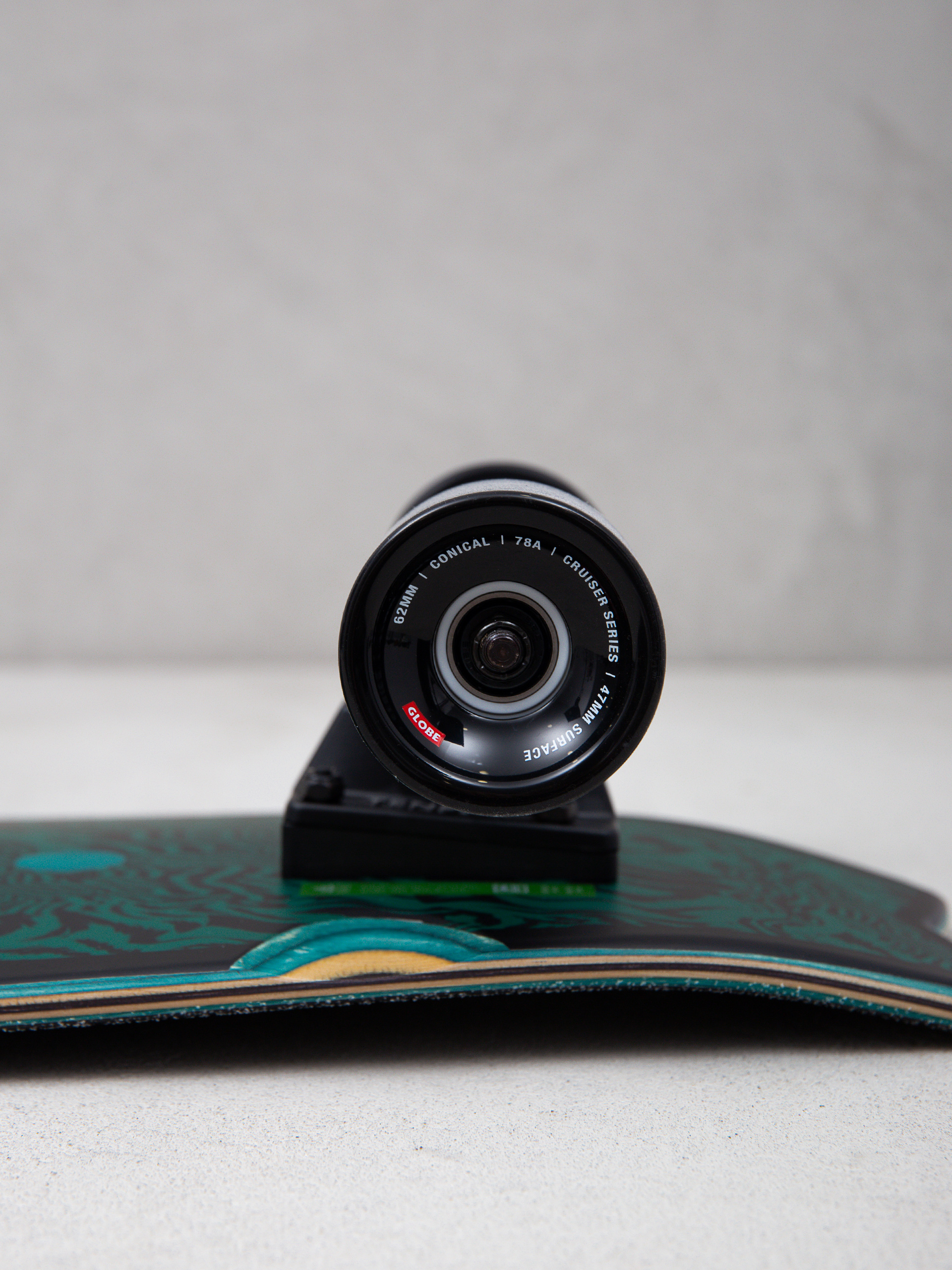 Скейтборд круізер Globe Chromantic (psy palm)