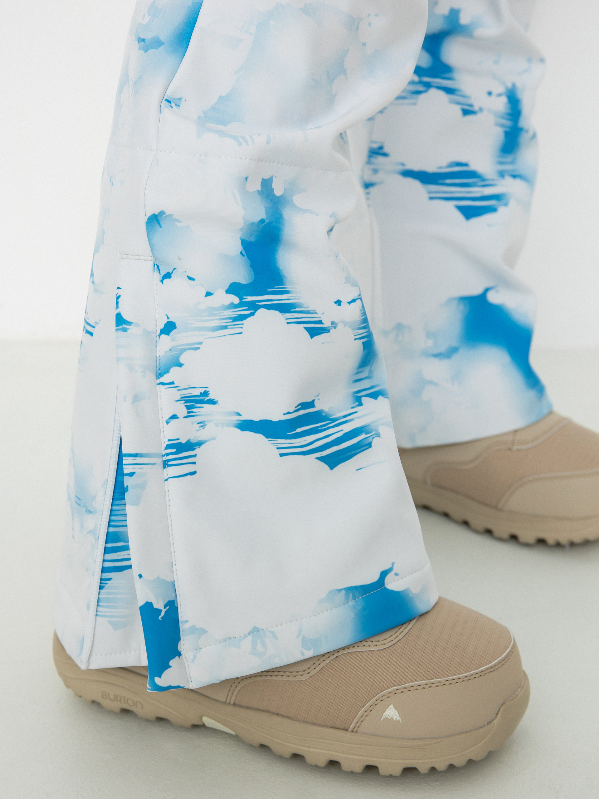 Жіночі Сноубордичні штани Roxy Chloe Kim (azure blue clouds)