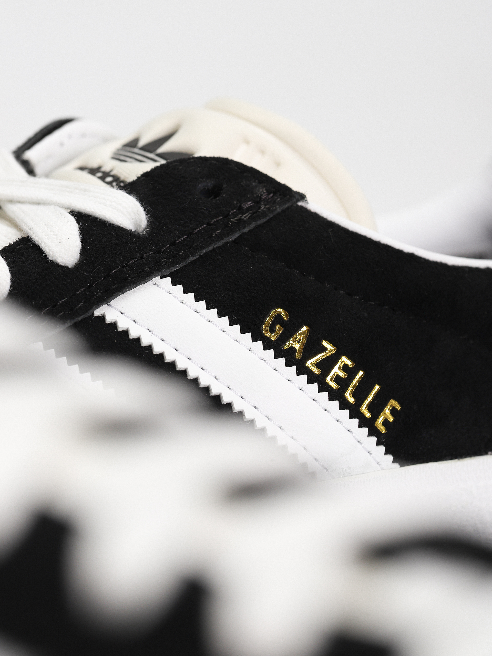 Взуття adidas Gazelle ADV (core black/cloud white/gold metallic)