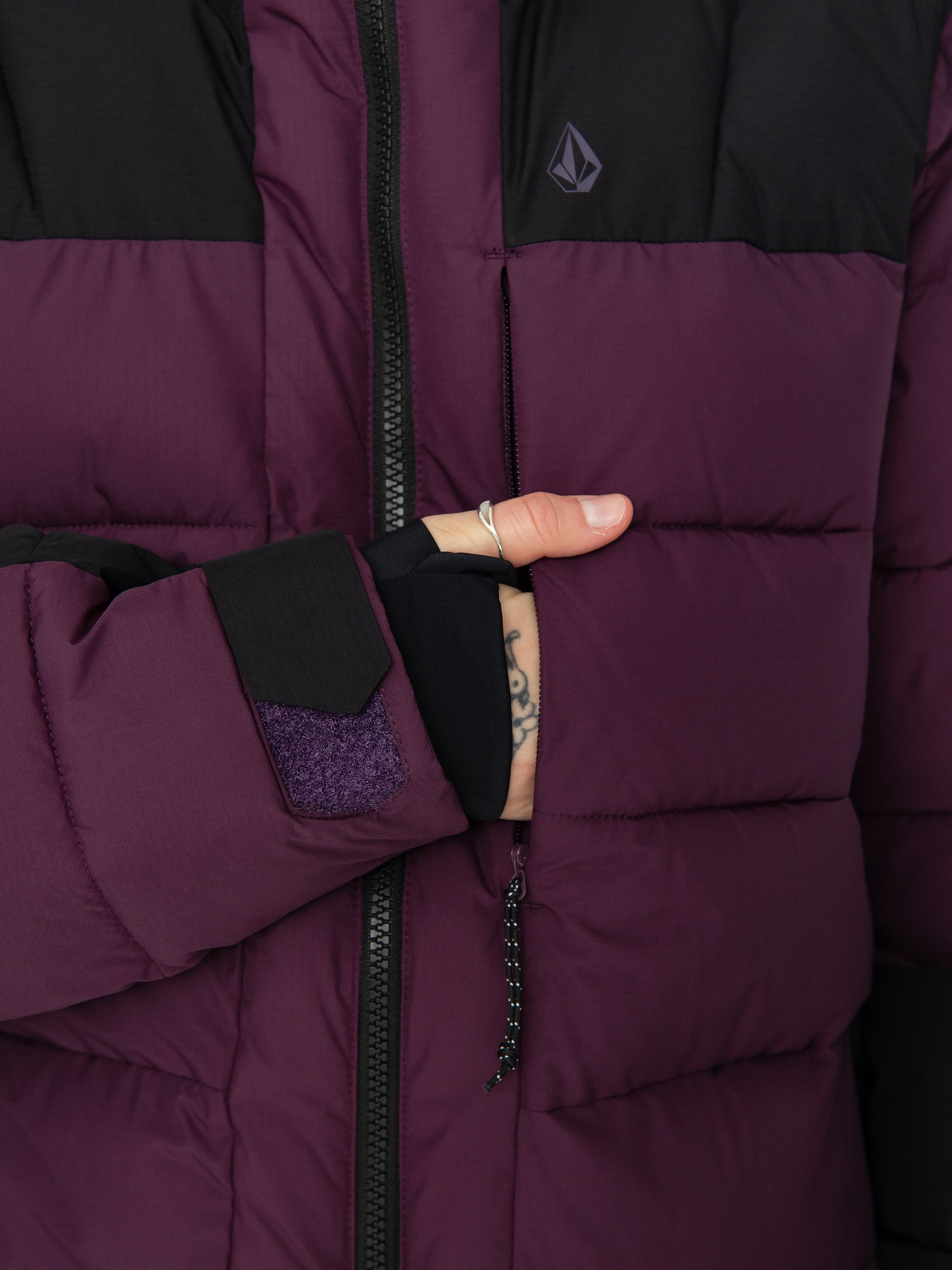 Жіноча Сноубордична куртка Volcom Puffleup (blackberry)