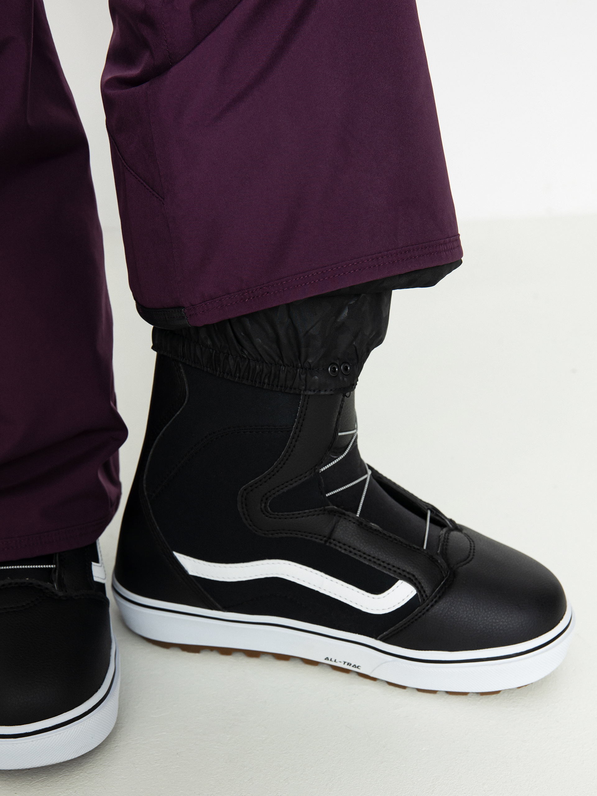 Жіночі Сноубордичні штани Volcom Knox Ins Gore Tex (blackberry)