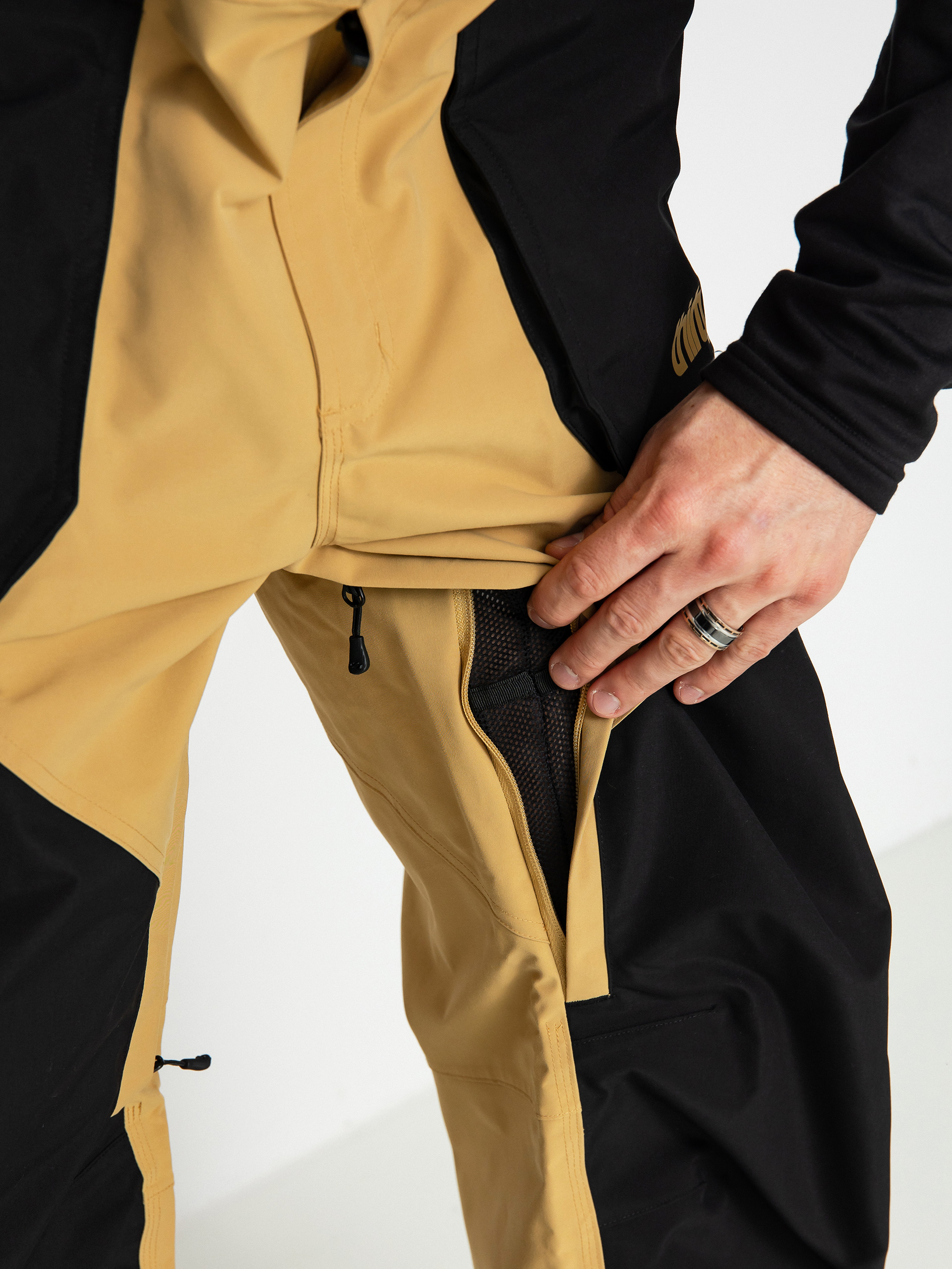 Чоловічі Сноубордичні штани ThirtyTwo Basement Bib (black/tan)