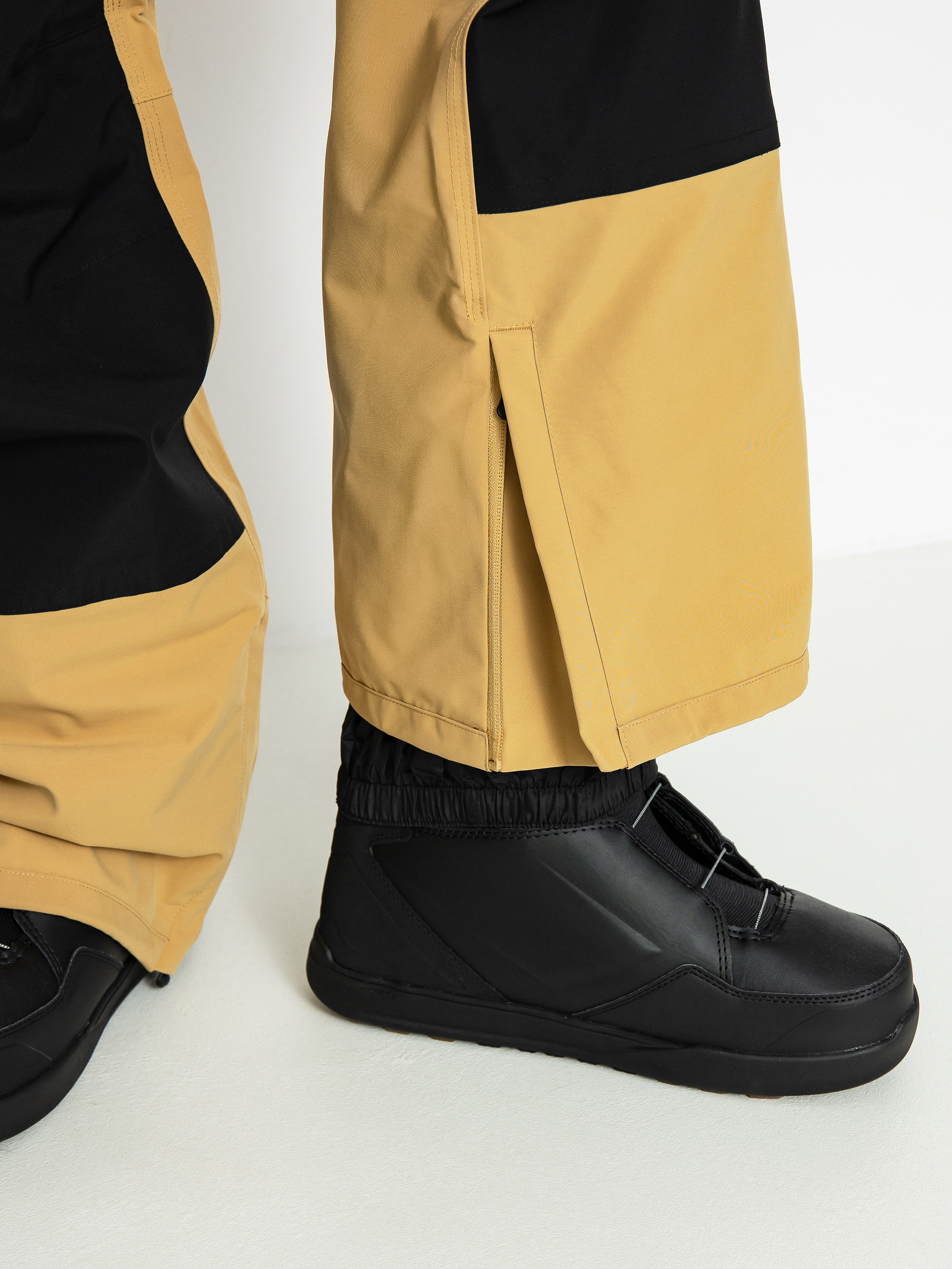 Чоловічі Сноубордичні штани ThirtyTwo Basement Bib (black/tan)