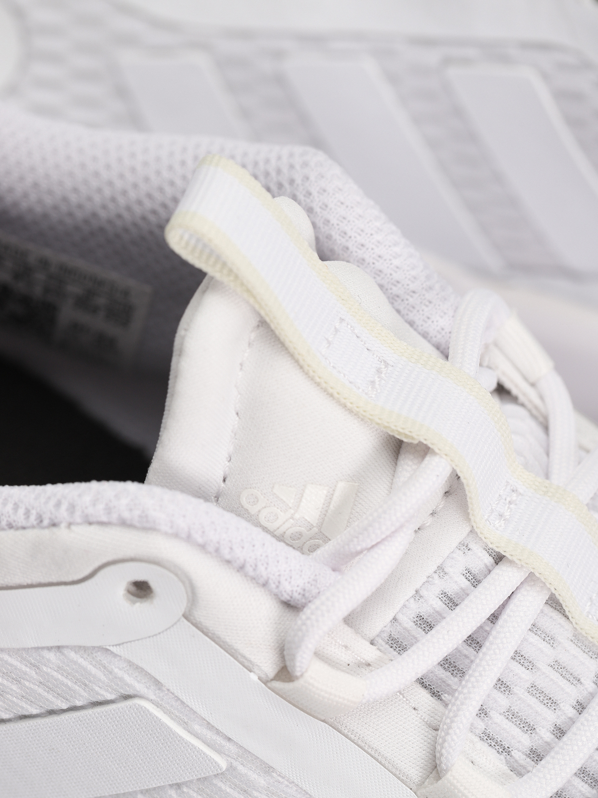 Взуття adidas AlphaBounce + (ftwwht/ftwwht/cwhite)