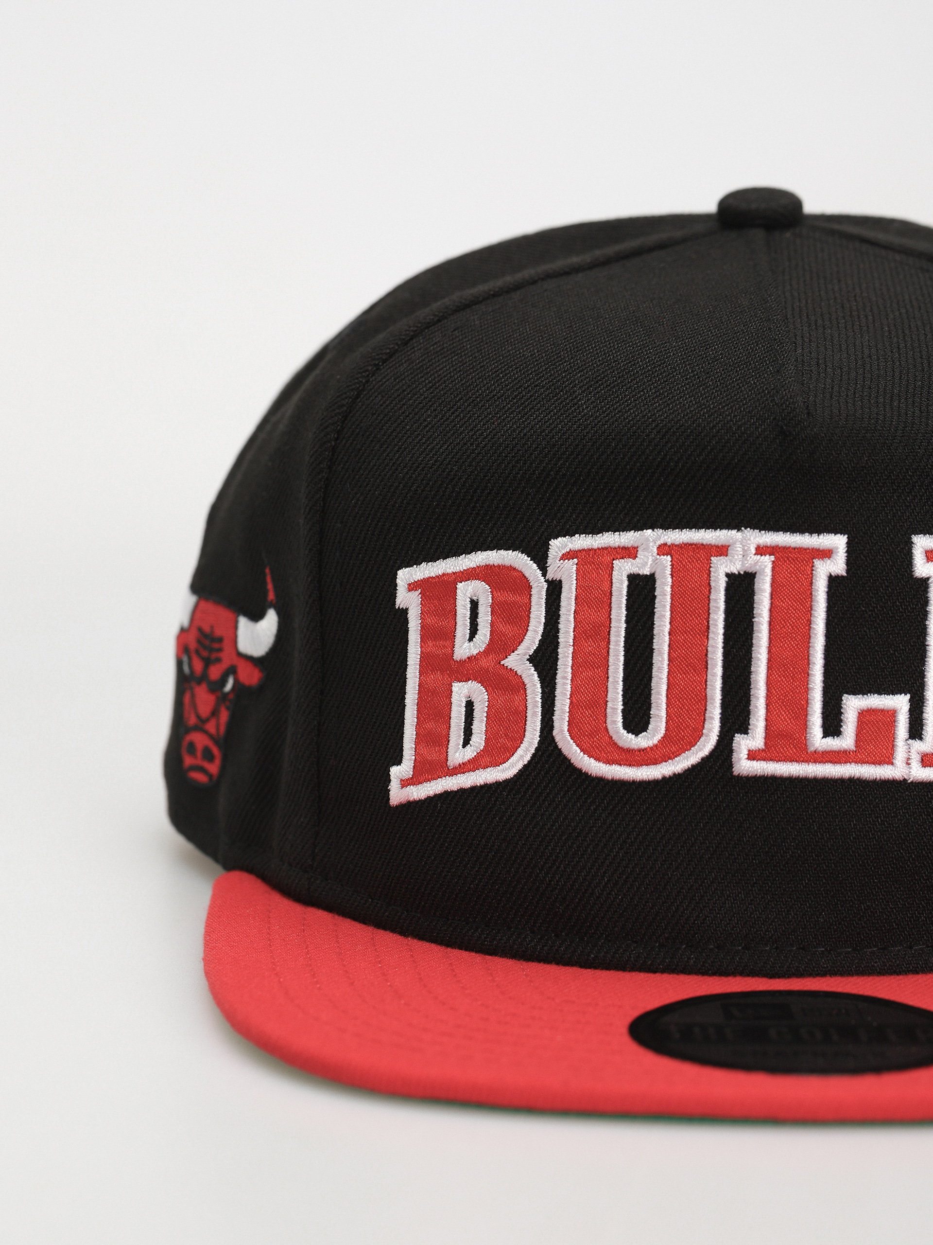 Кепка New Era NBA Golfer Chicago Bulls (black/red)