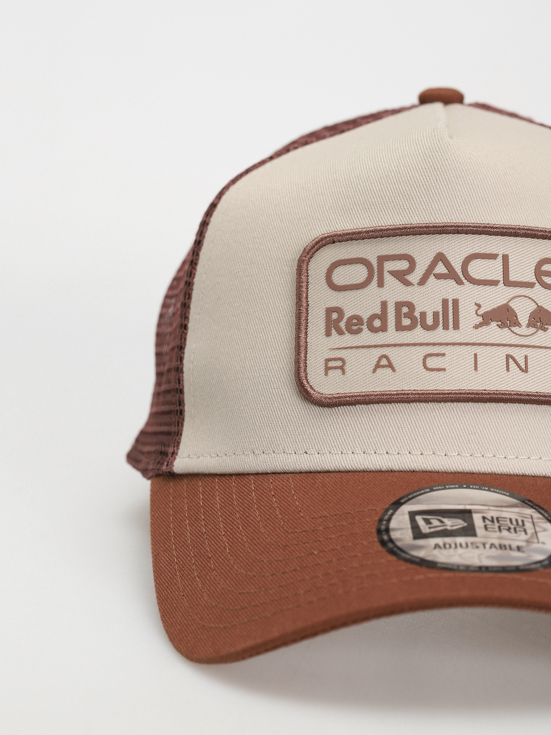 Кепка New Era Red Bull F1 Seasonal Patch Trucker (brown/stone)